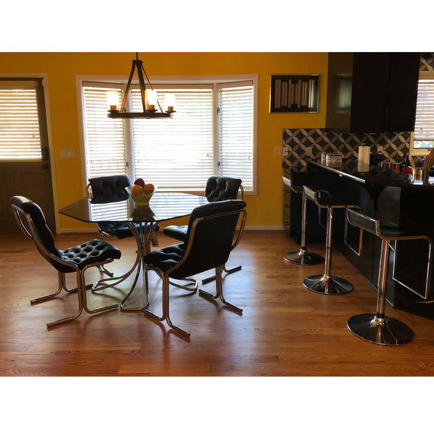 MCM Hexagonal Smoked Glass Tubular Chrome Table Tufted Scoop Chairs Dinette Set Bon état - En vente à Chattanooga, TN