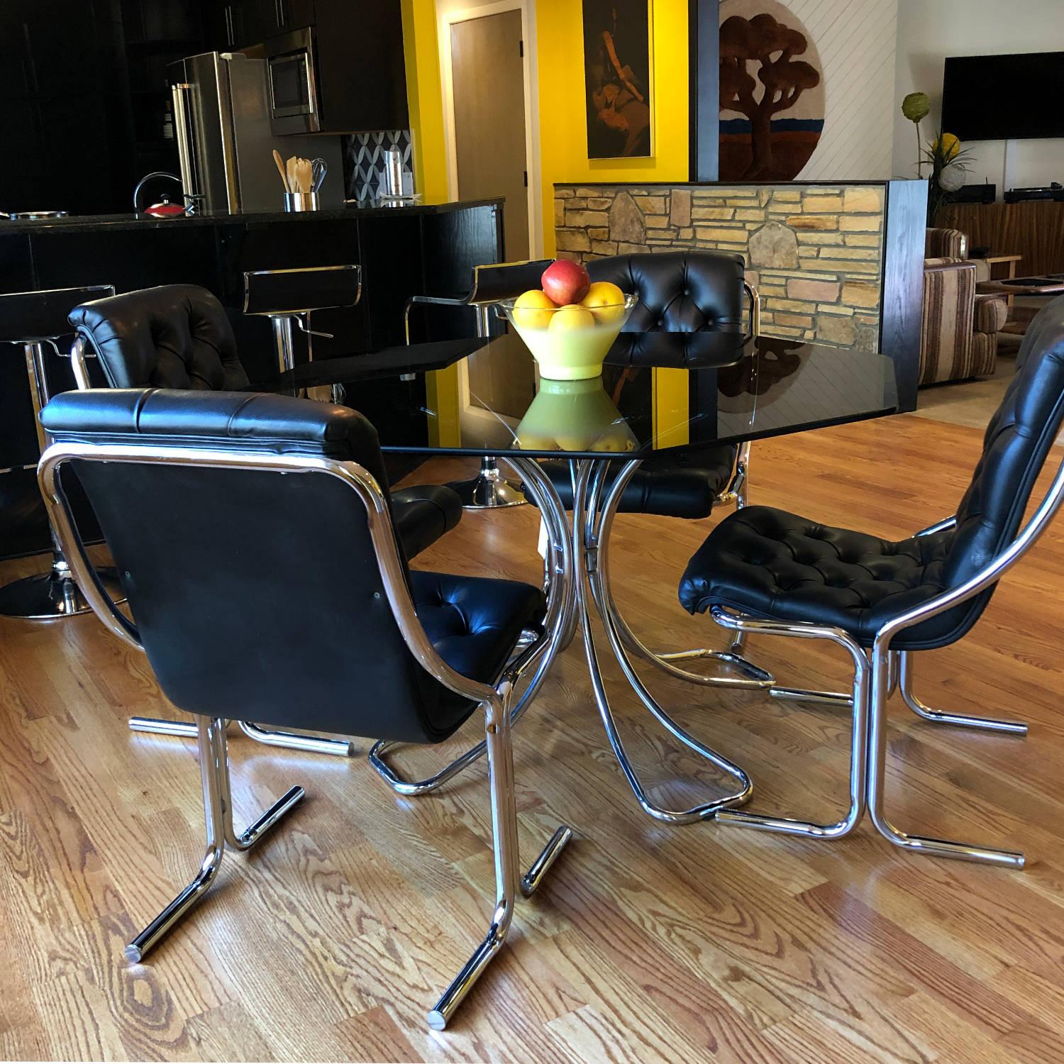 MCM Hexagonal Smoked Glass Tubular Chrome Table Tufted Scoop Chairs Dinette Set en vente 9