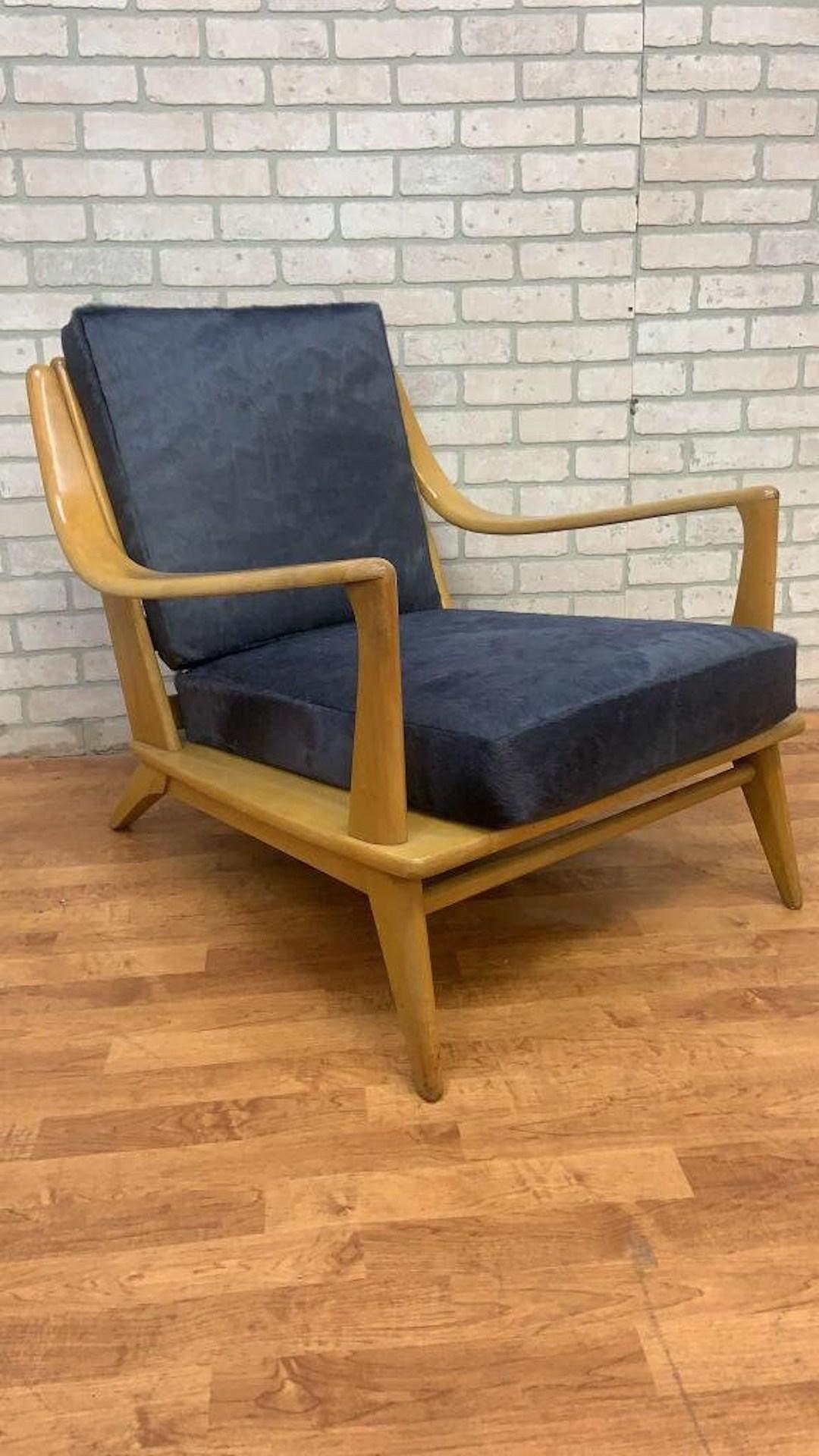 20ième siècle MCM Wakefield Aristocraft Sofa & Armchair Newly Reupholstered - Pair en vente