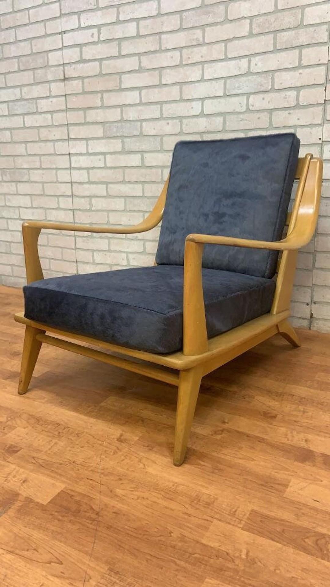 Cuir de vache MCM Wakefield Aristocraft Sofa & Armchair Newly Reupholstered - Pair en vente