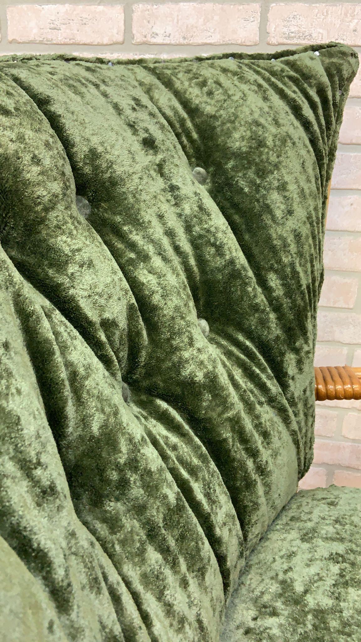 Bambou Chaises longues en rotin de MCM Heywood Wakefield Ashcraft récemment tapissées - Lot de 2 en vente