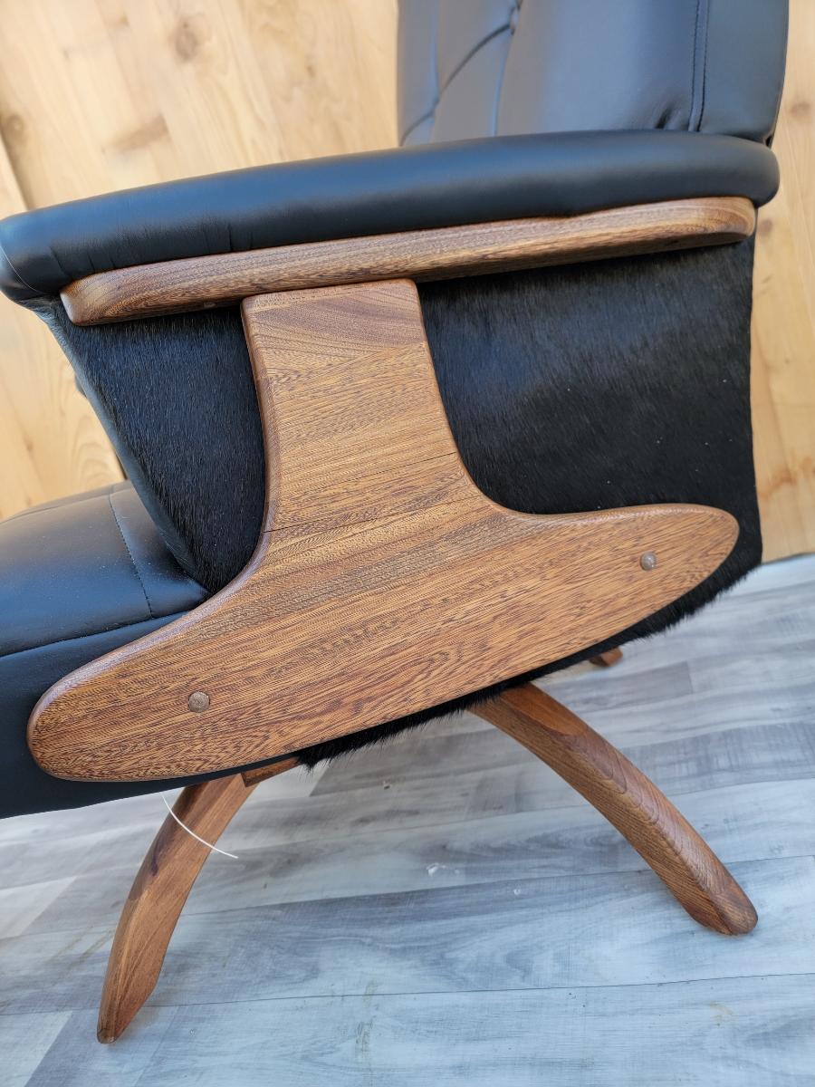 MCM Heywood Wakefield Style Walnut Swivel Rocking Lounge Chair & Ottoman In Good Condition For Sale In Chicago, IL