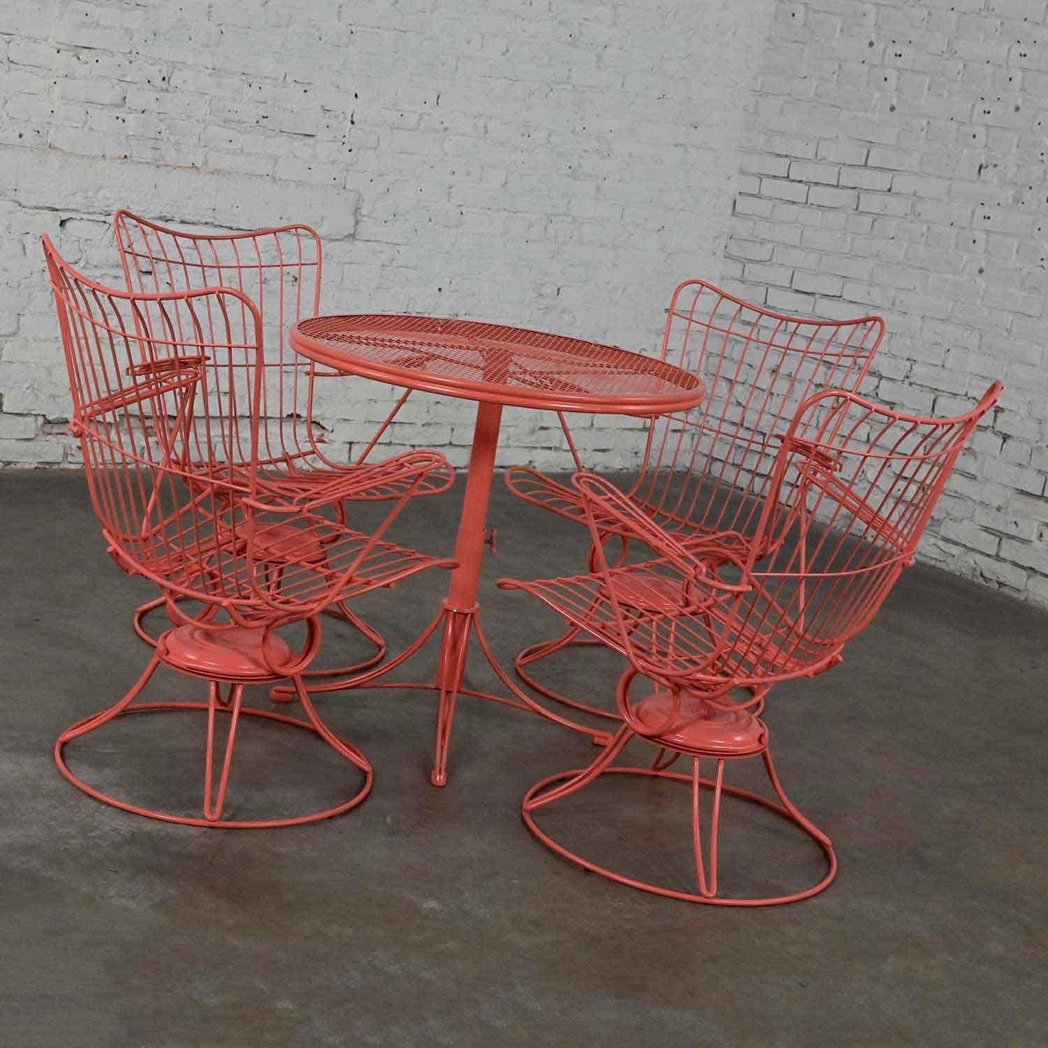 20th Century MCM Homecrest Outdoor Coral Adjustable Dining or Low Table & 4 Springer Chairs For Sale