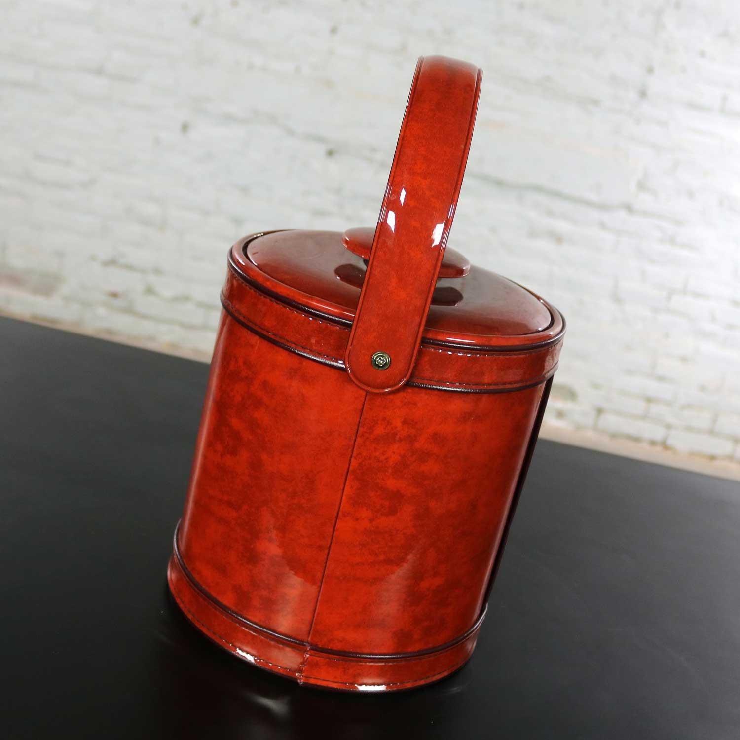 Cubitera MCM firmada George Briard Naranja quemado imitación charol en Bueno Estado en Topeka, KS