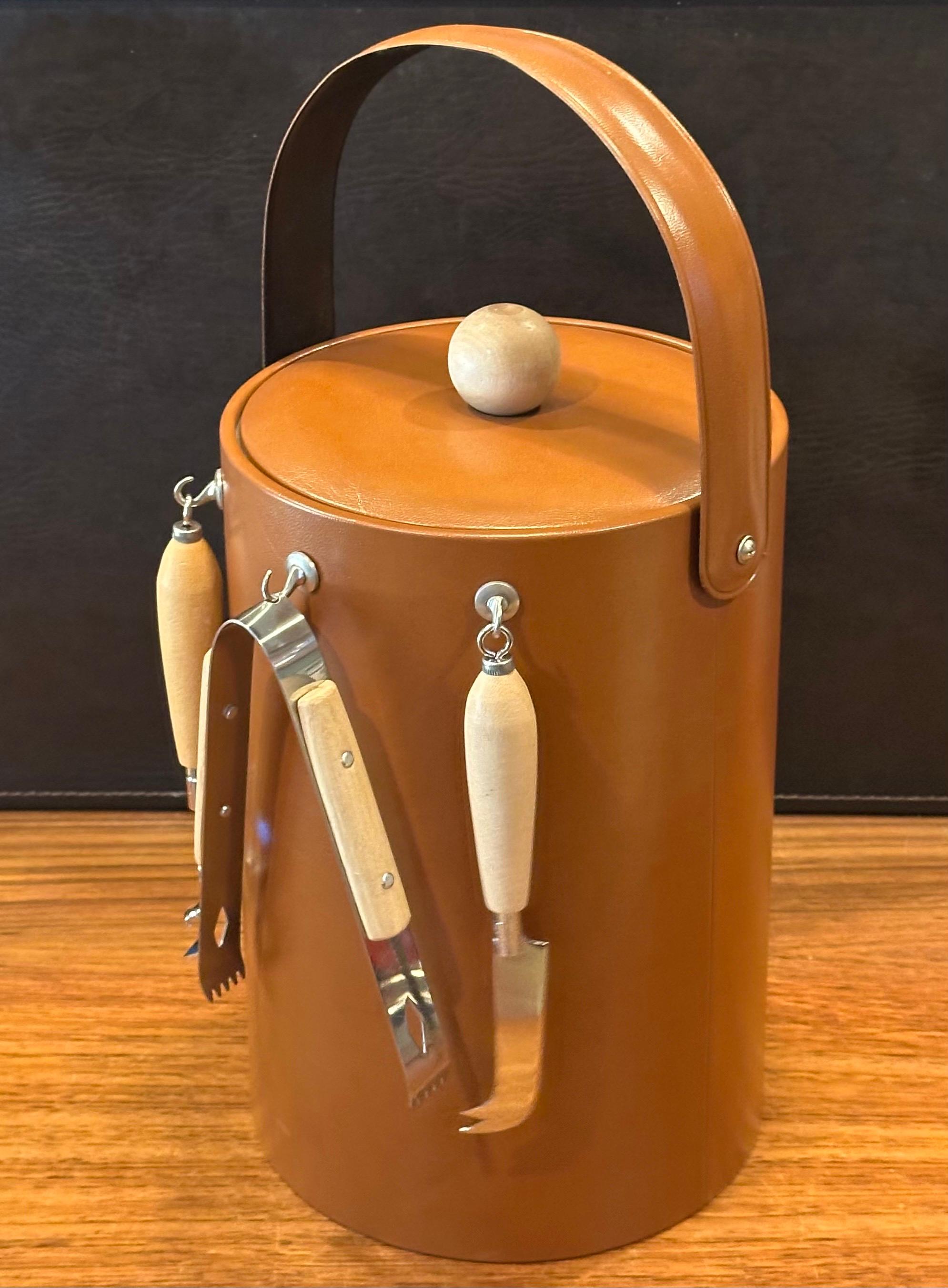 Plastique Seau à glace MCM avec outils de bar par Georges Briard - Nouveau avec étiquette en vente