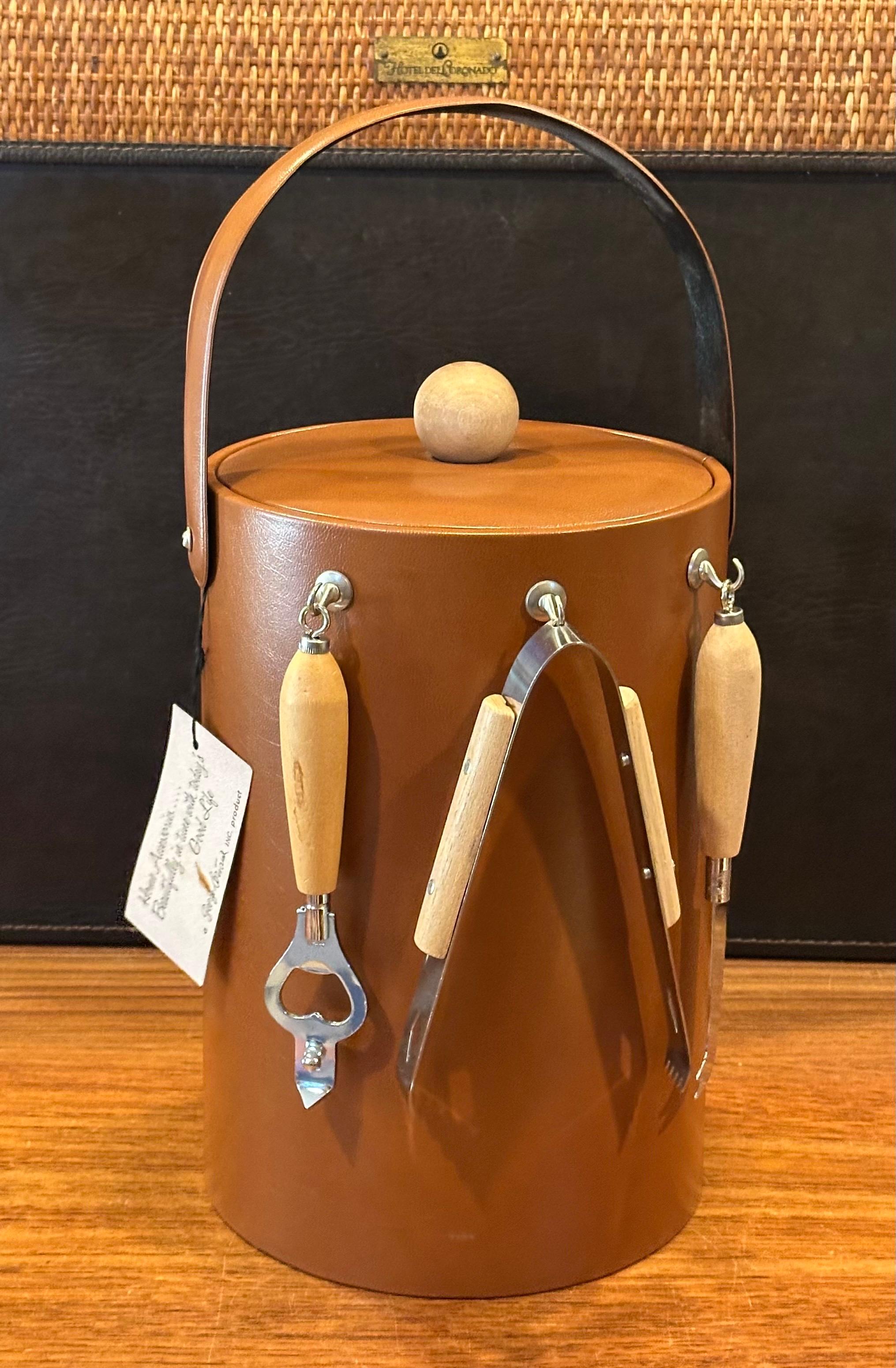 Seau à glace MCM avec outils de bar par Georges Briard - Nouveau avec étiquette en vente 2