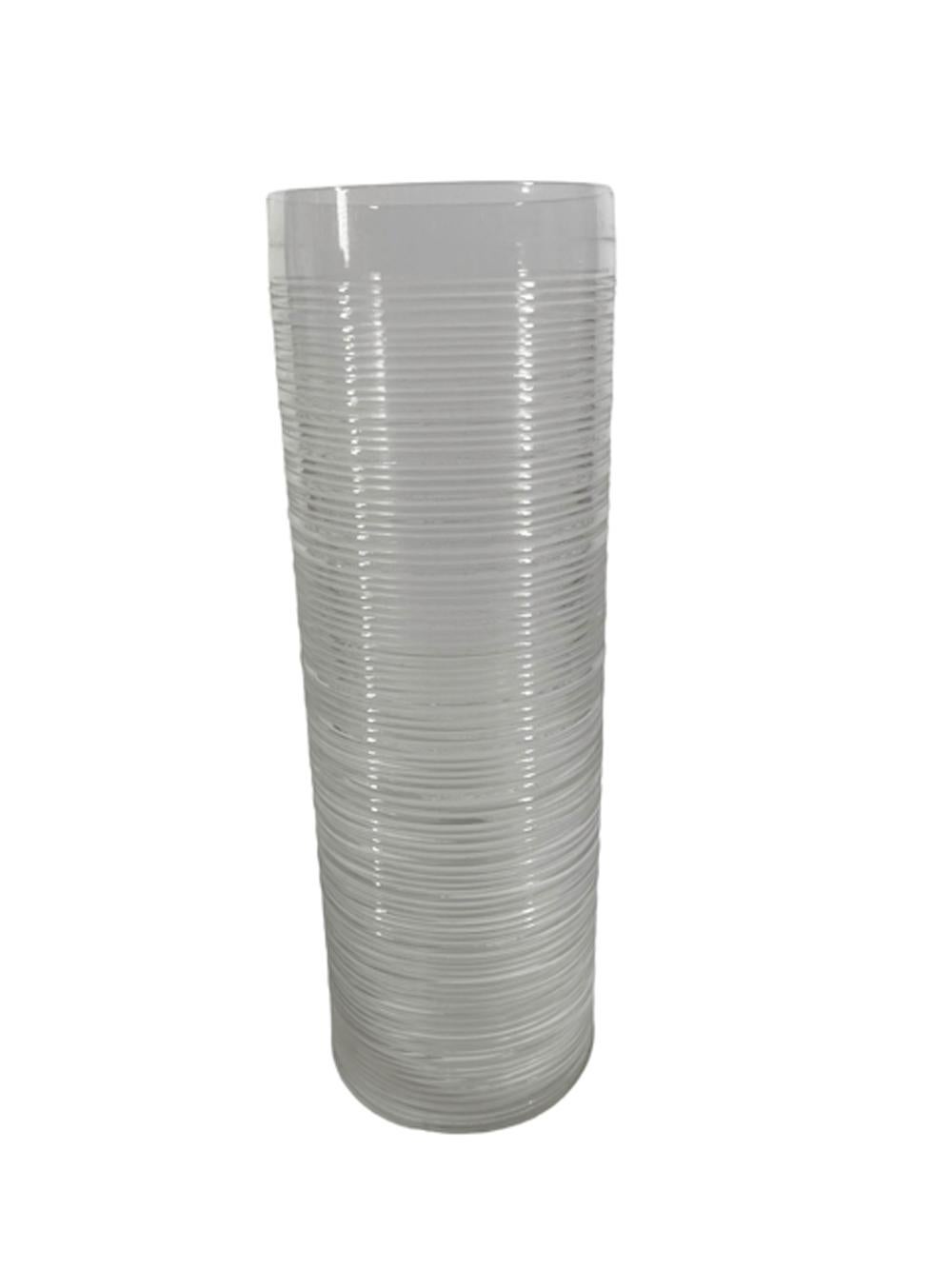 Américain Shaker à cocktail Imperial Glass Clear Threaded Glass avec couvercle chromé MCM en vente