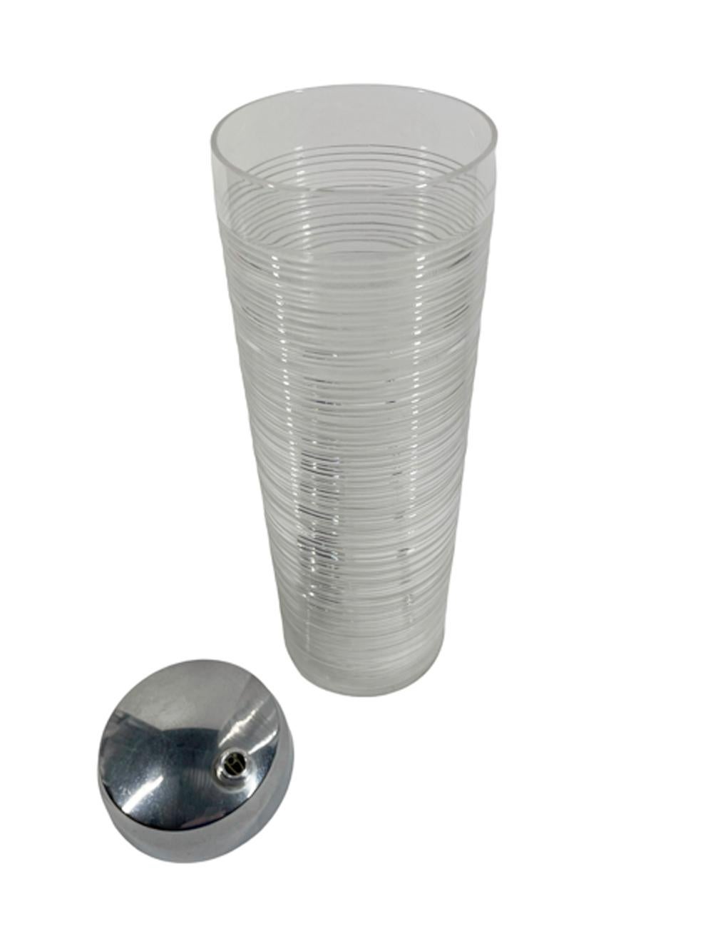 20ième siècle Shaker à cocktail Imperial Glass Clear Threaded Glass avec couvercle chromé MCM en vente