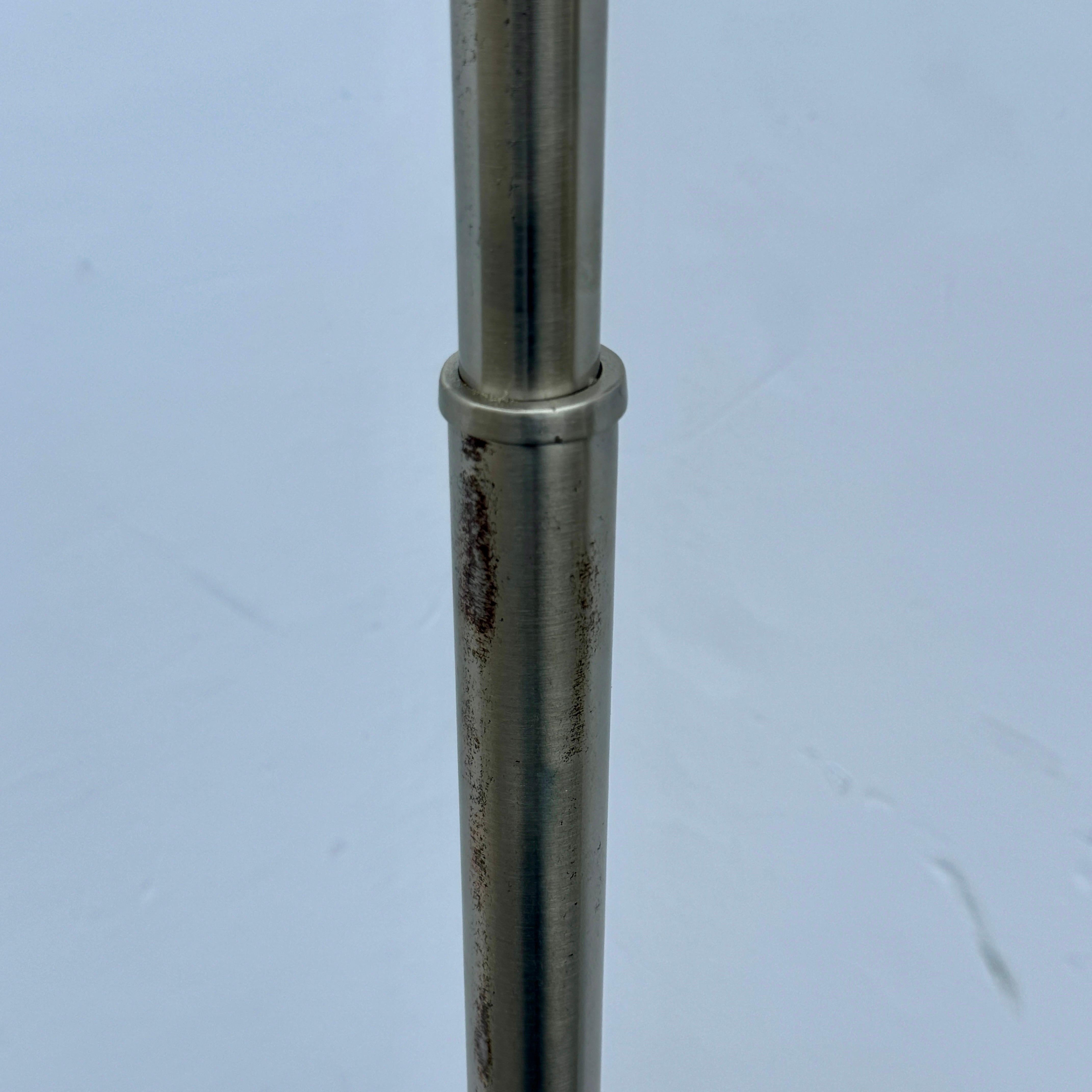 MCM Industrial Freistehender Kleiderbügel aus Chrom und Messing im Angebot 2