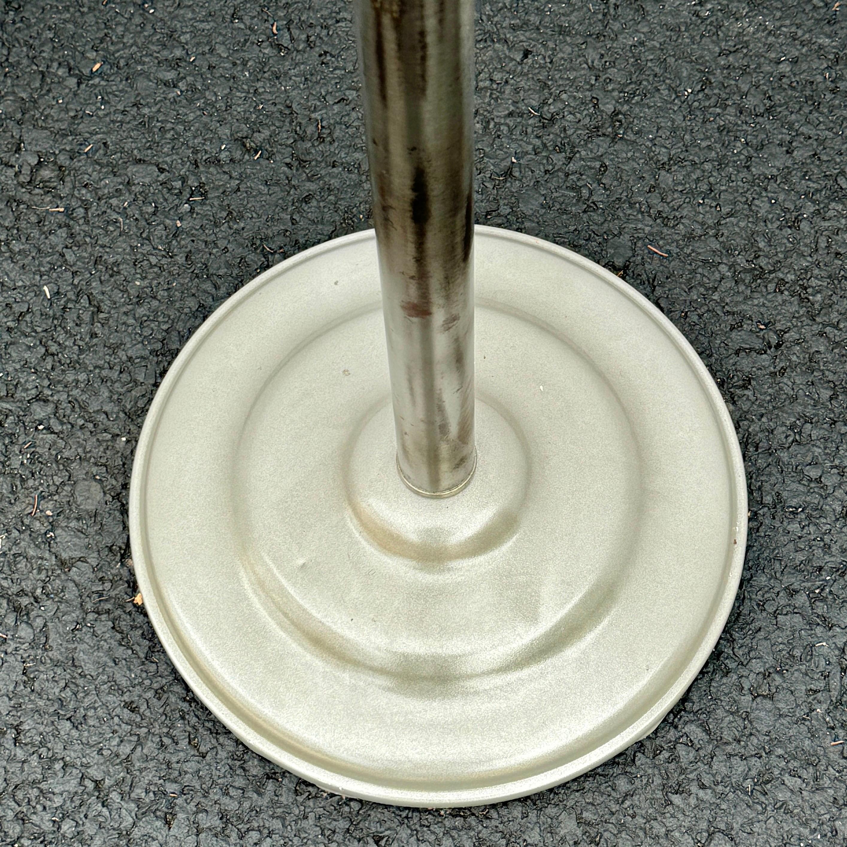 MCM Industrial Freistehender Kleiderbügel aus Chrom und Messing im Angebot 5