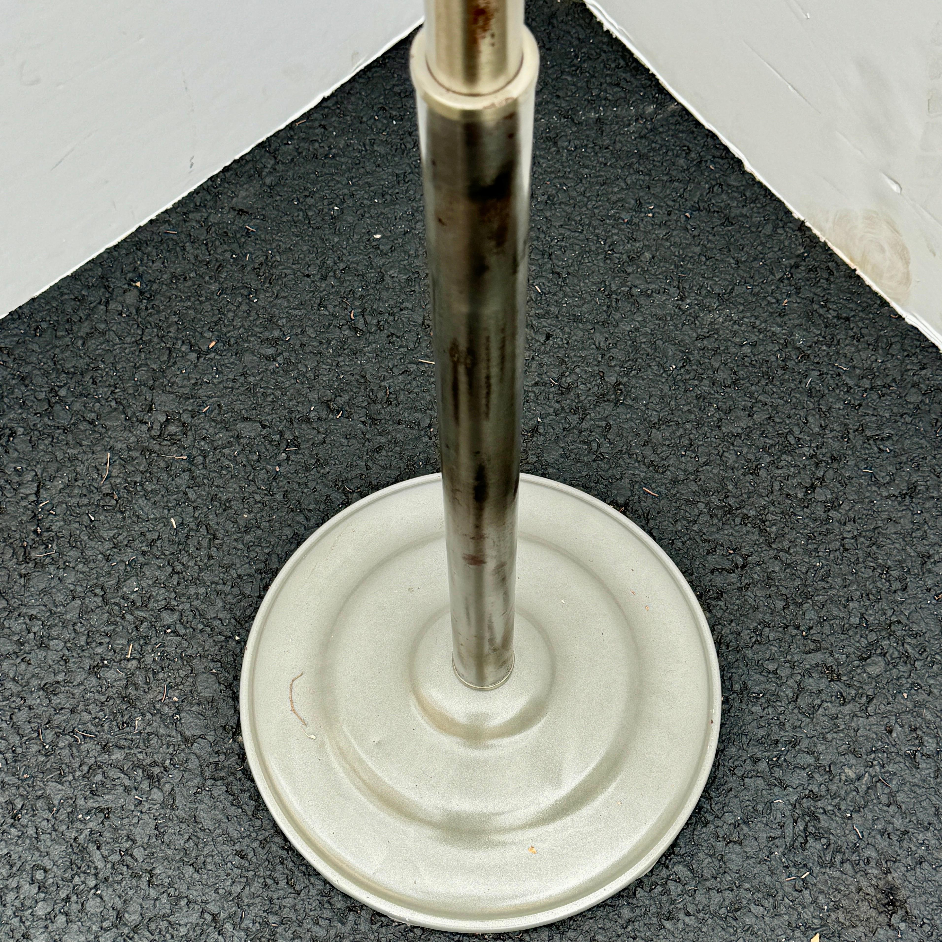 MCM Industrial Freistehender Kleiderbügel aus Chrom und Messing im Angebot 6