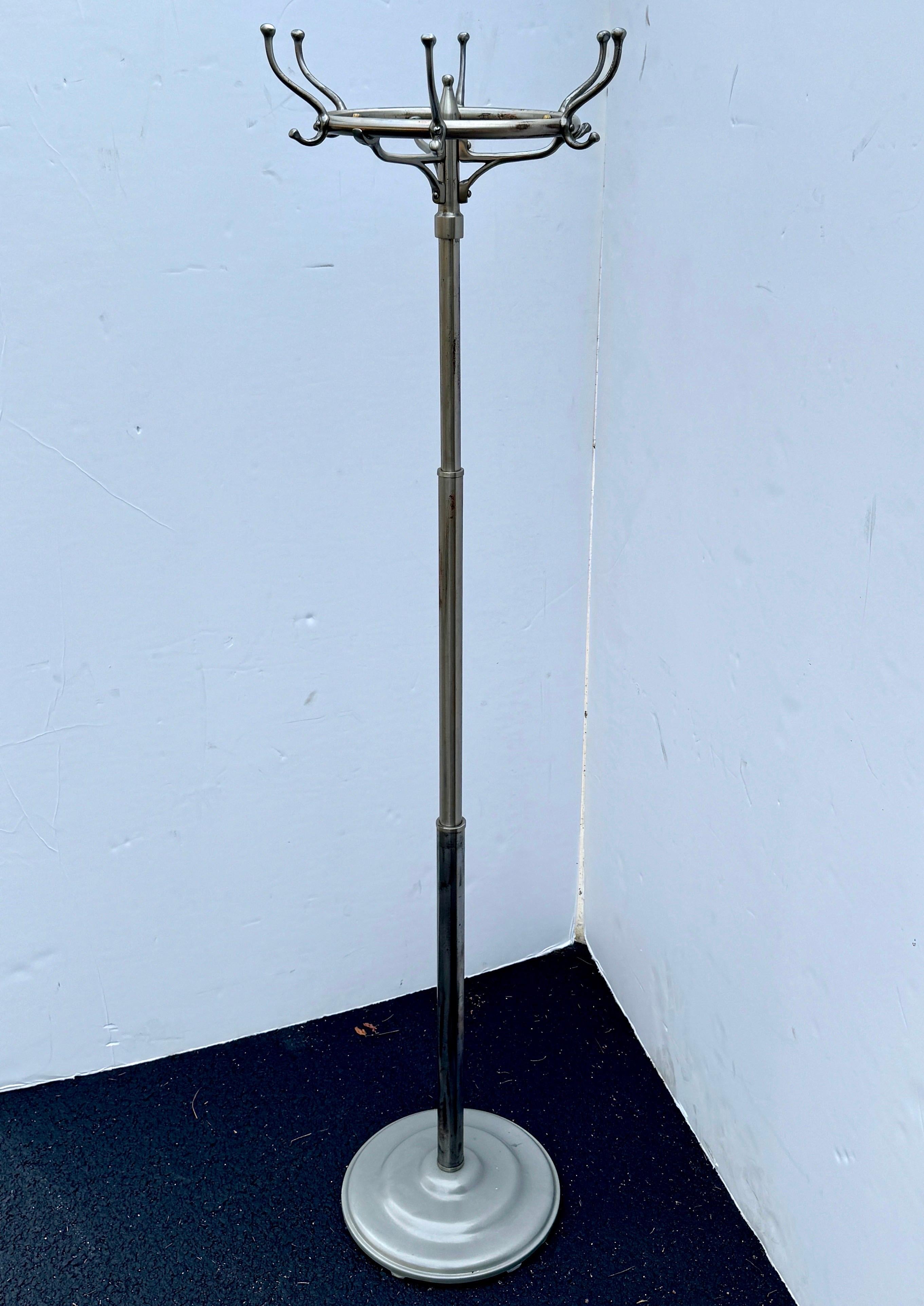 MCM Industrial Freistehender Kleiderbügel aus Chrom und Messing im Angebot 7