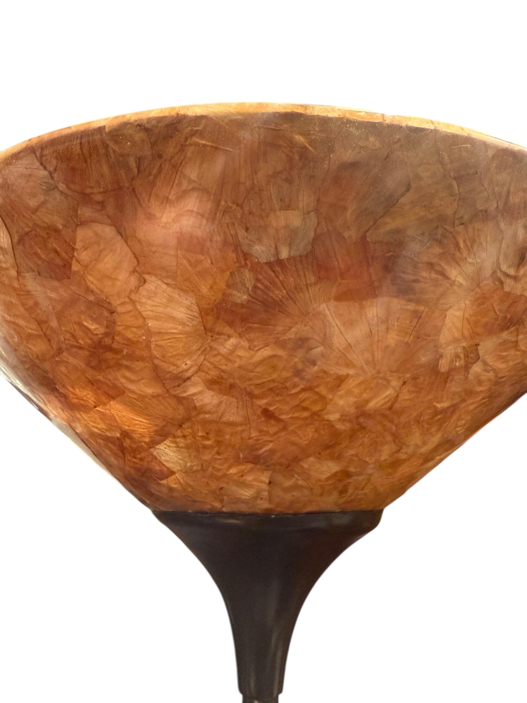 XX secolo Lampada a sospensione con base a petali floreale italiana di MCM in vendita