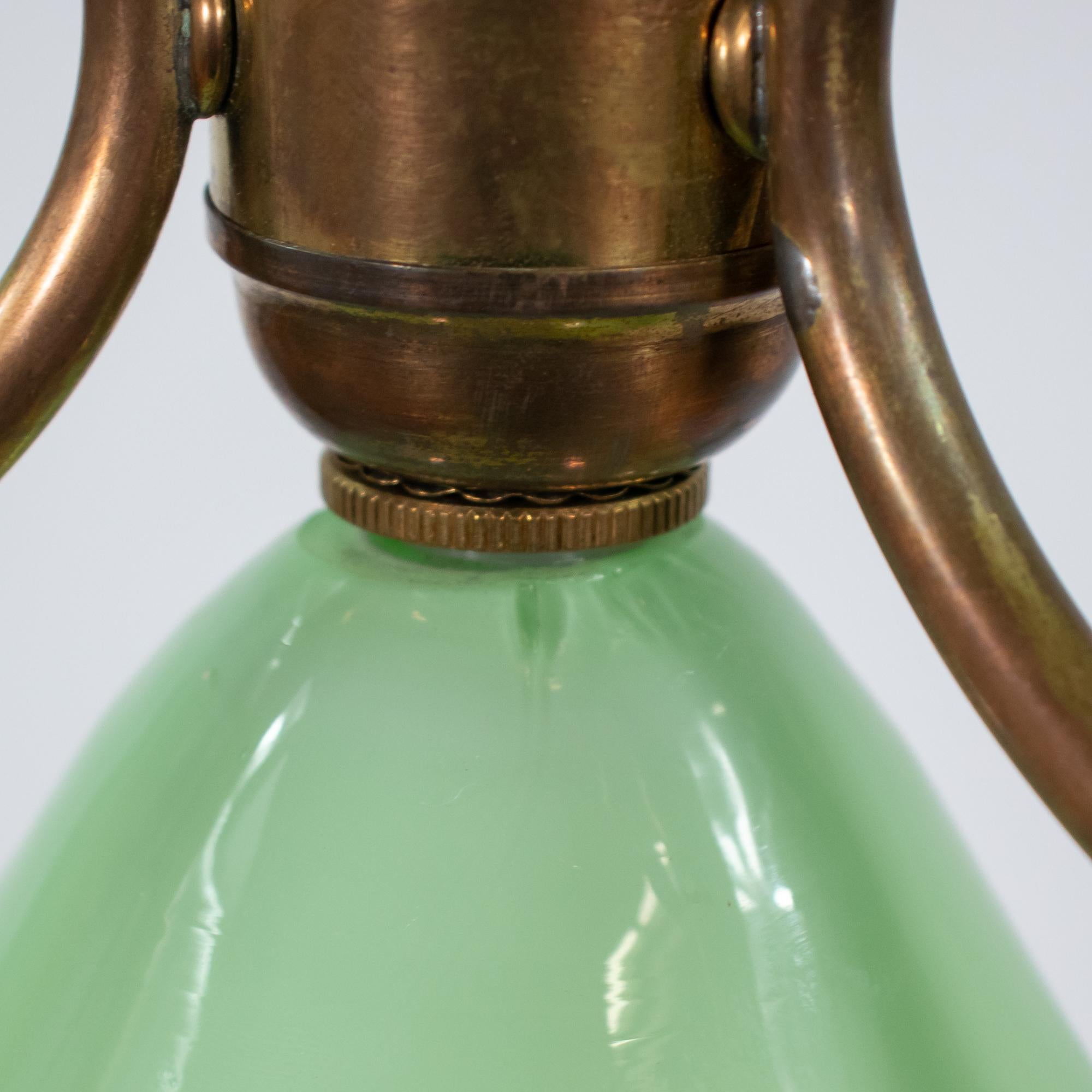 Pendentif en verre de Murano opalin vert de MCM dans le style de Fontana Arte en vente 4