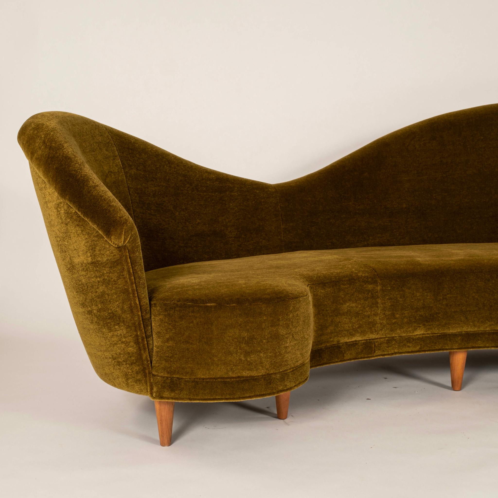 XX secolo Divano italiano MCM, Greene & Greene Mohair in vendita