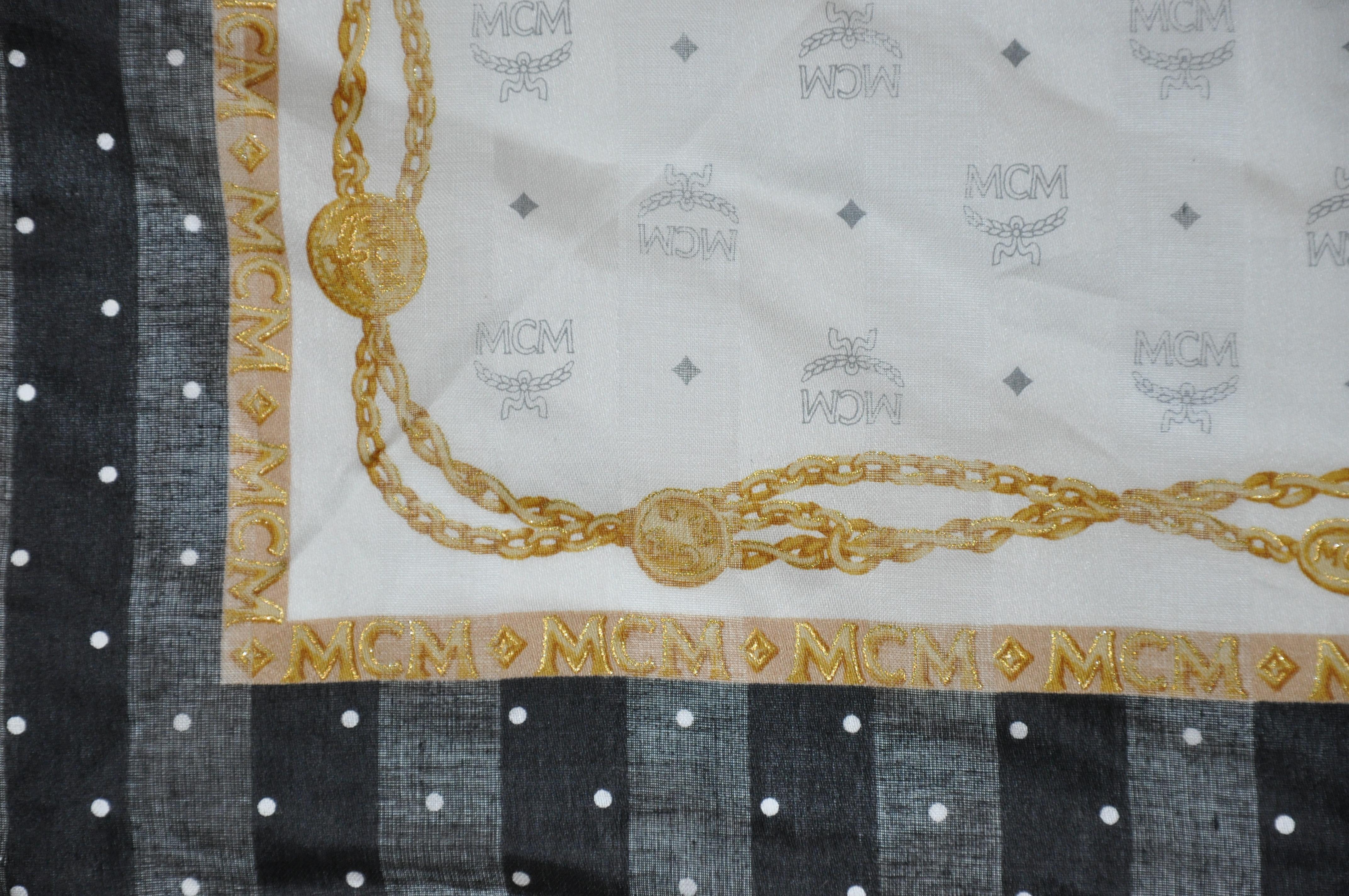 MCM Elfenbeinfarbener Baumwollschal mit gepunkteten Rändern und Logo (Beige) im Angebot