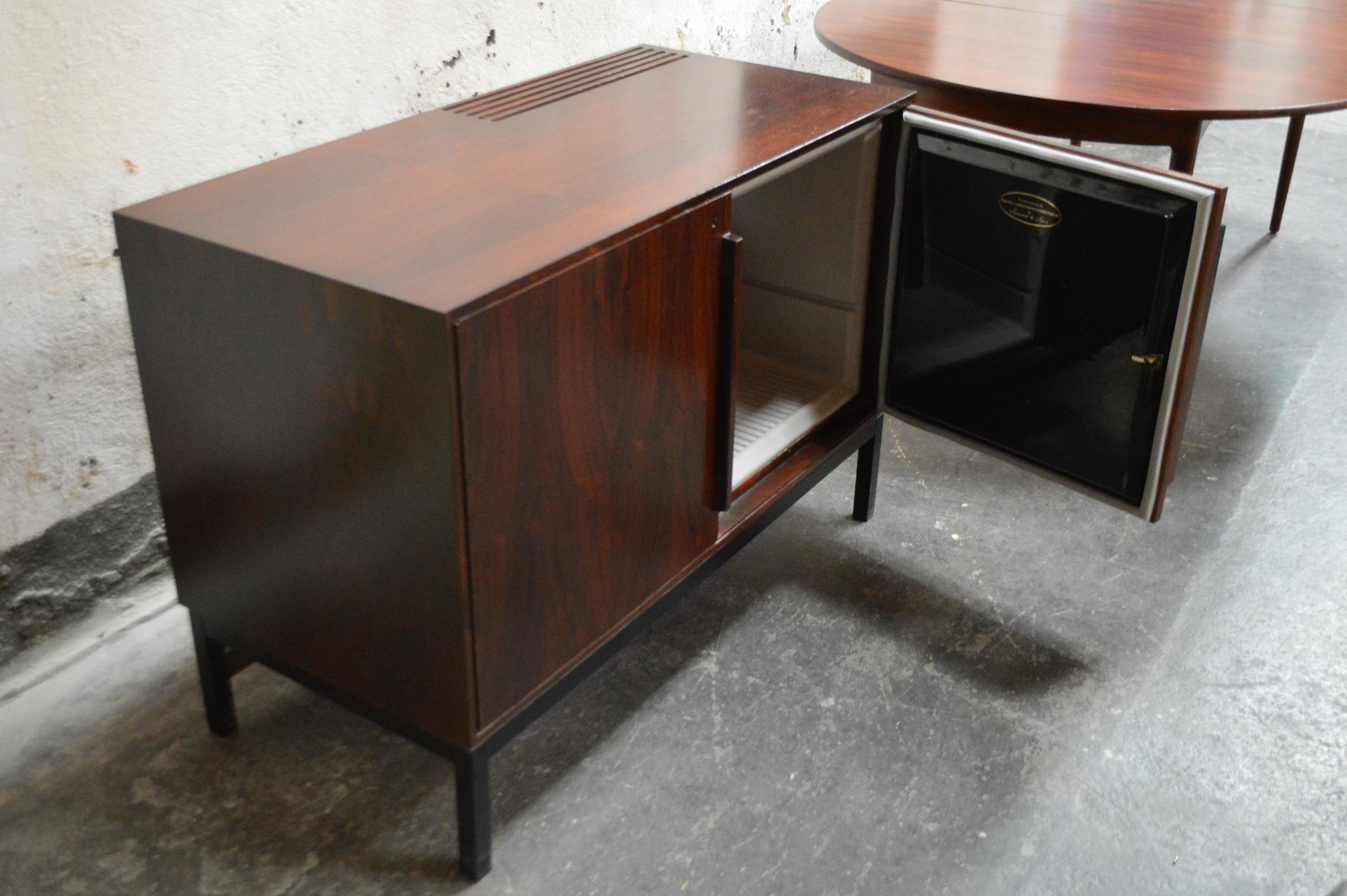Mid-Century moderno MCM Jacaranda - Mobile bar con dispenser, design Bernadotte & Bjorn in vendita