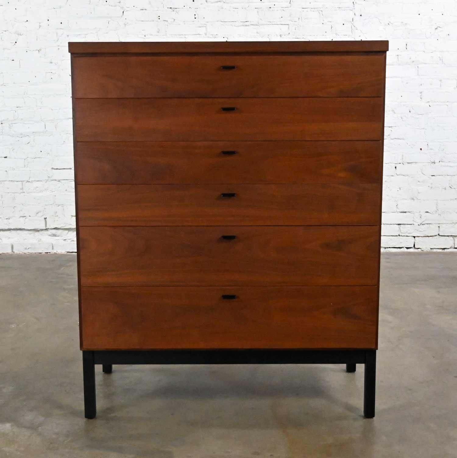 MCM Jack Cartwright for Founders Furniture Patterns 10 Walnut Chest of Drawers  6