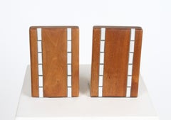 Mcm Jane & Gordon Martz Buchstützen aus Walnussholz und weißen Kacheln für Marshall Studios 1960er Jahre