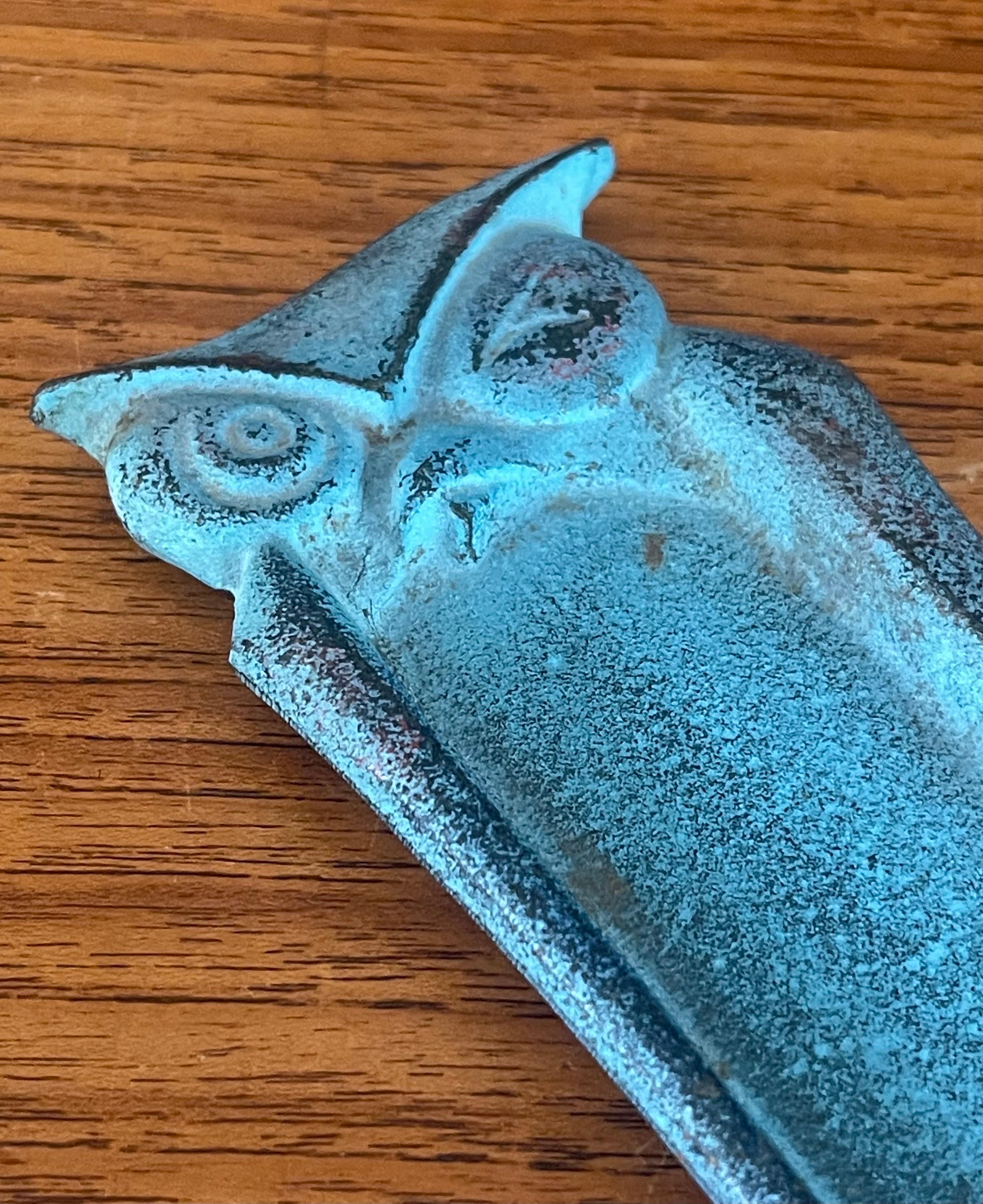 MCM Japanese Patinated Iron Winking Owl Pen Tray   In Good Condition For Sale In San Diego, CA