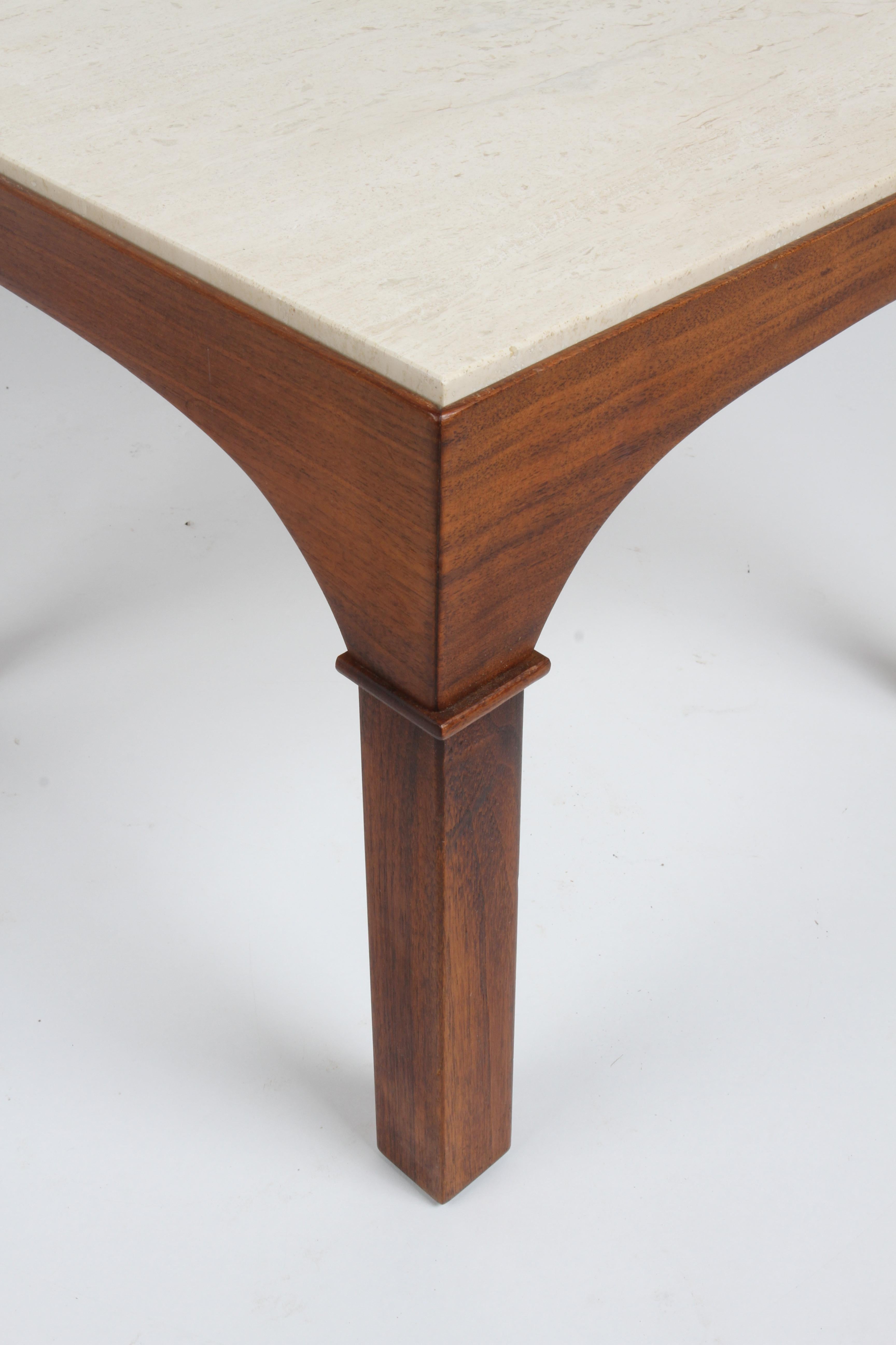 MCM John Keal for Brown Saltman Tables d'appoint en acajou avec plateaux en travertin en vente 3