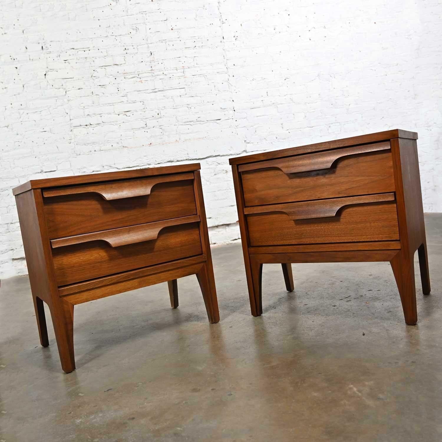 Laminate MCM Johnson Carper Fashion Trend Pair of Walnut Nightstands or End Tables