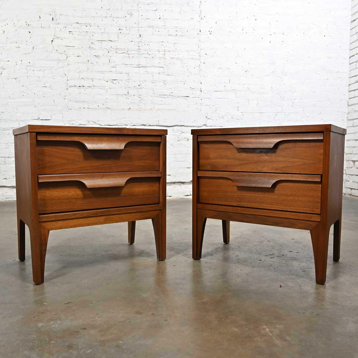 MCM Johnson Carper Fashion Trend Pair of Walnut Nightstands or End Tables 8