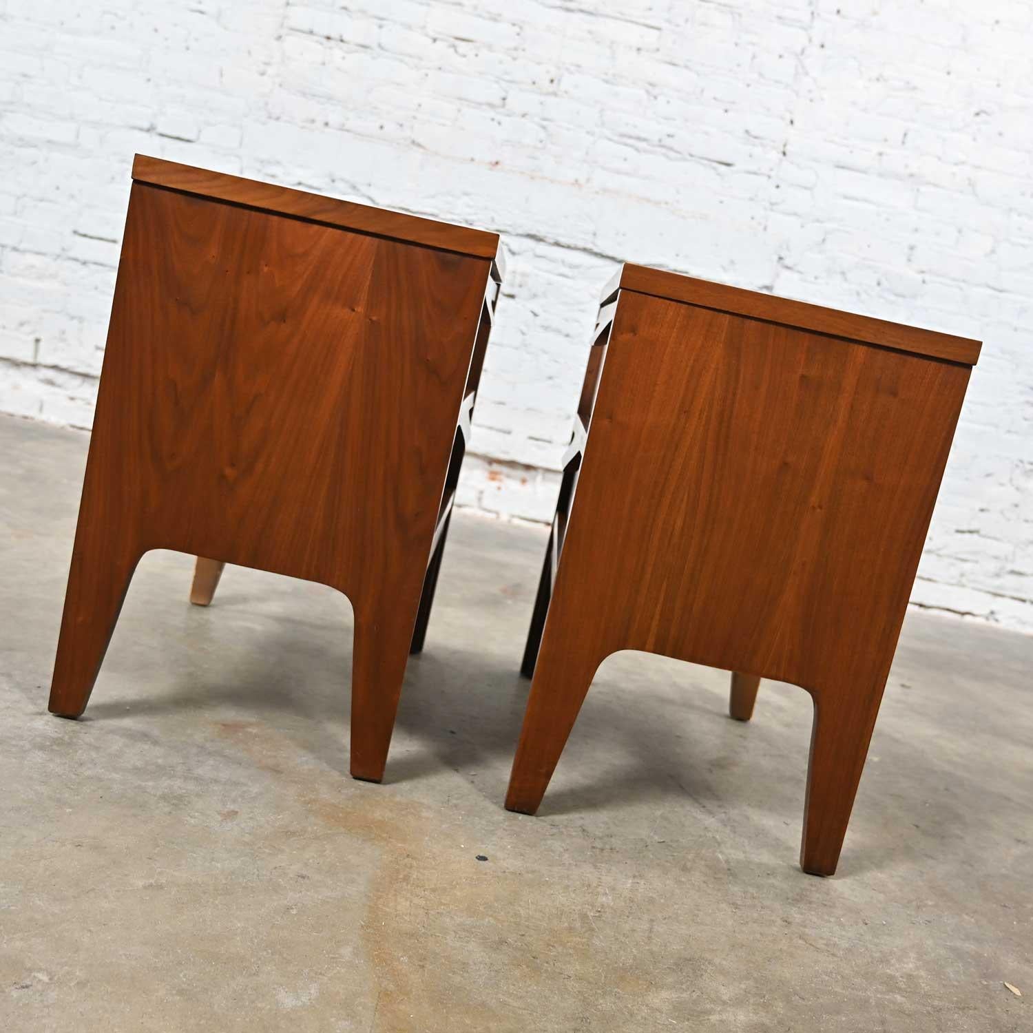 American MCM Johnson Carper Fashion Trend Pair of Walnut Nightstands or End Tables