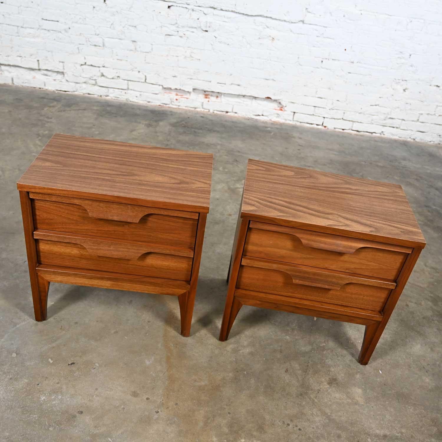 20th Century MCM Johnson Carper Fashion Trend Pair of Walnut Nightstands or End Tables