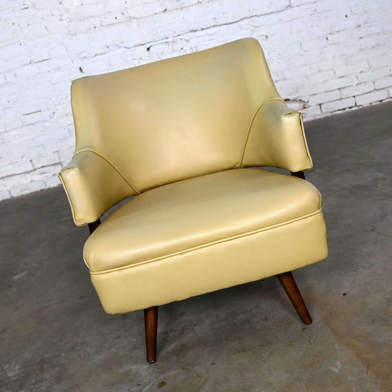 Mid-Century Modern MCM Khaki Vinyl Faux Leather Accent or Side Armchair in the Style of Kroehler For Sale
