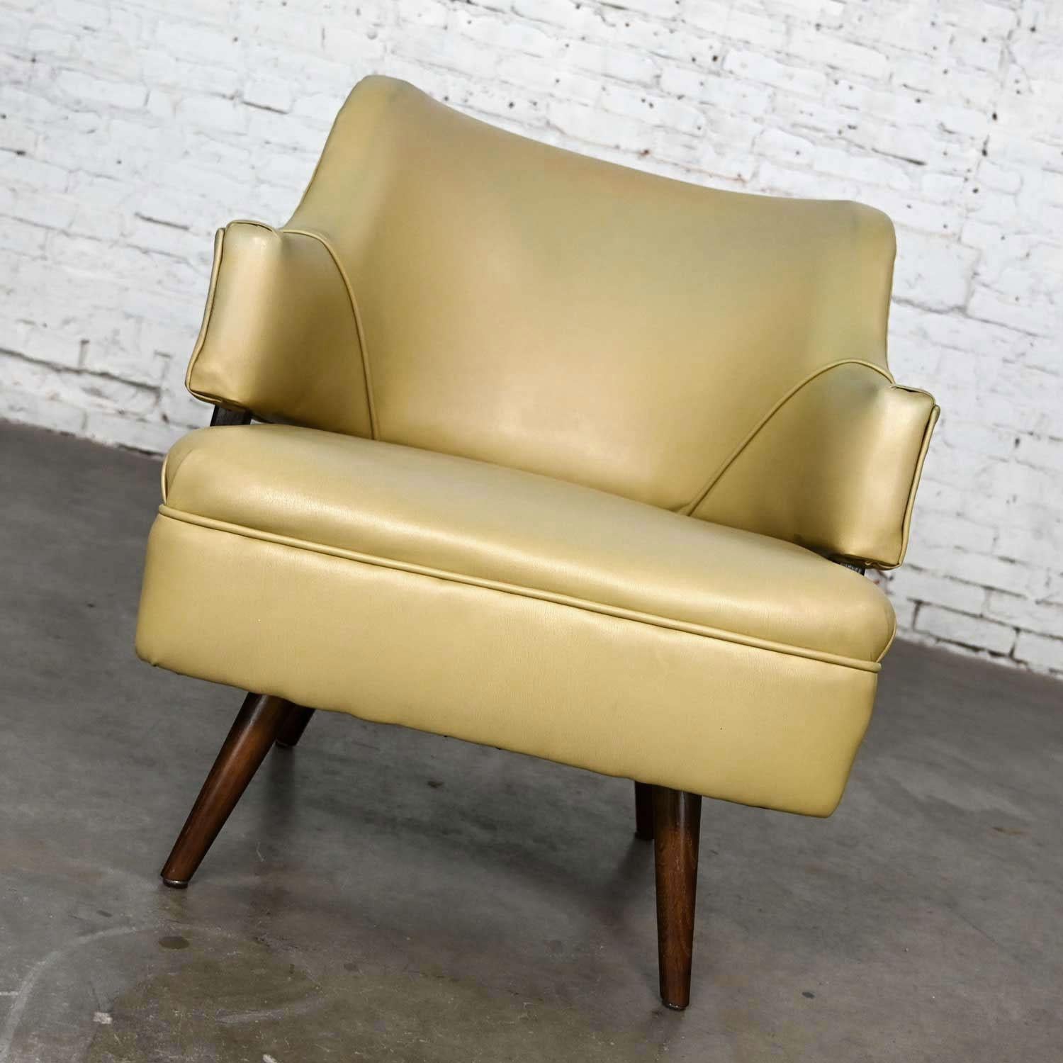 Américain Fauteuil d'appoint ou fauteuil d'appoint MCM en vinyle kaki et faux cuir dans le style de Kroehler en vente