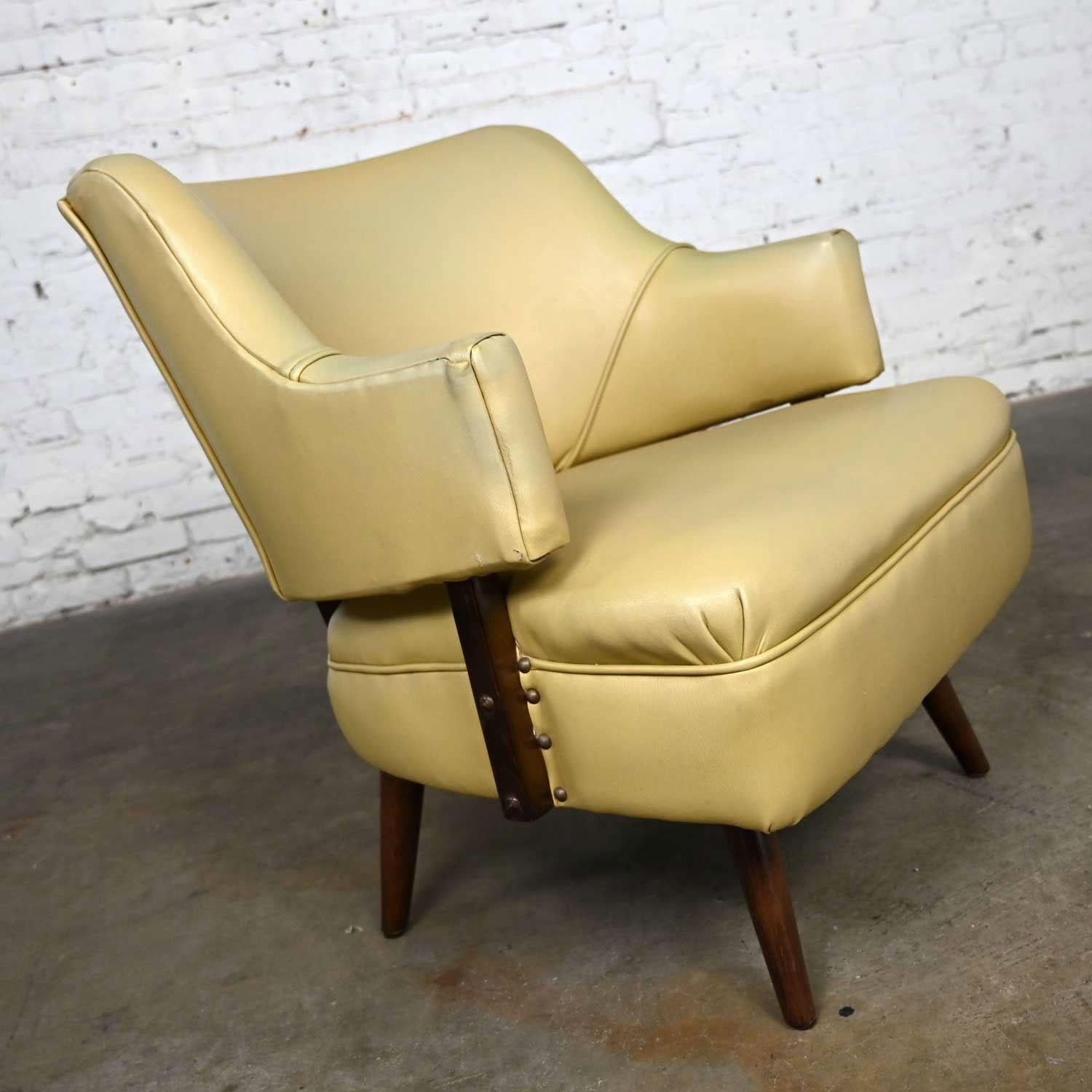 Imitation cuir Fauteuil d'appoint ou fauteuil d'appoint MCM en vinyle kaki et faux cuir dans le style de Kroehler en vente