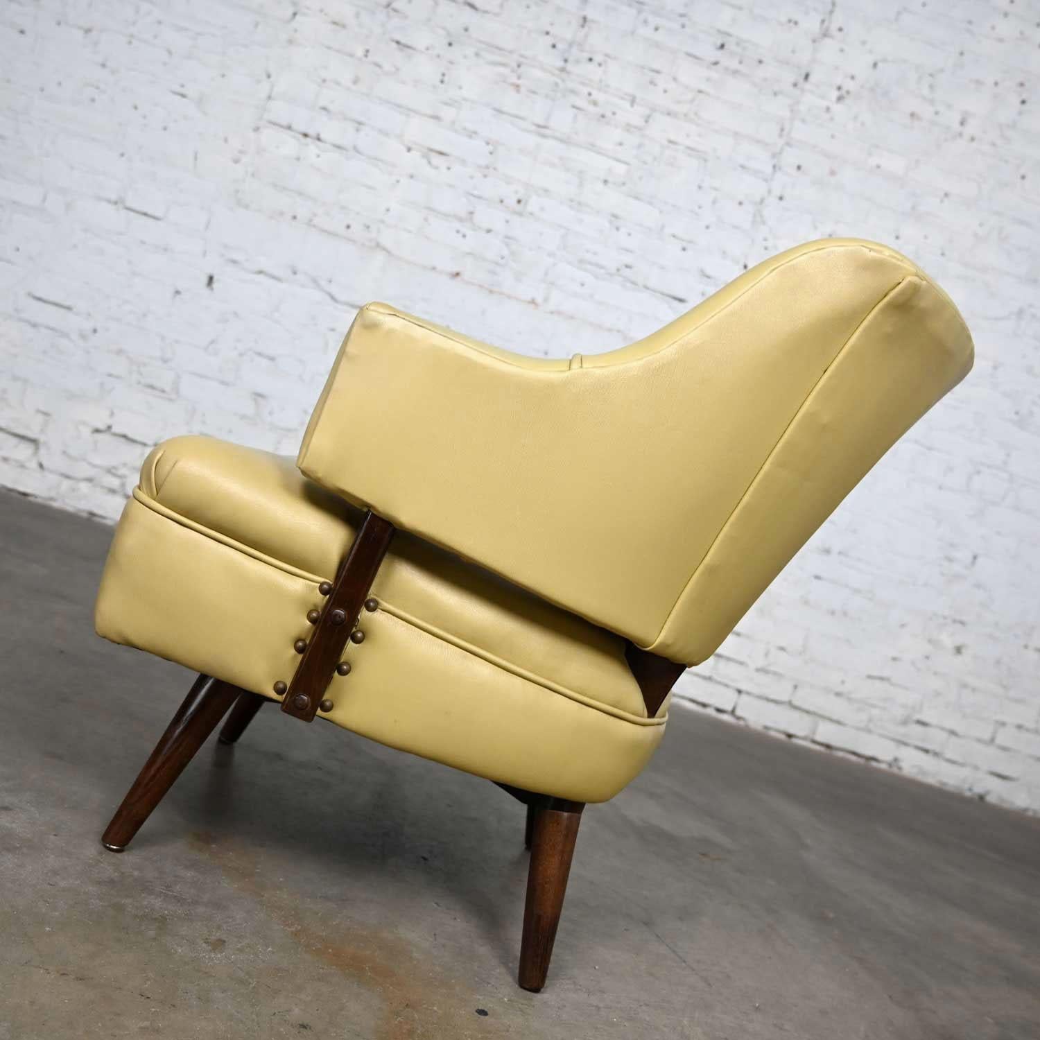 Fauteuil d'appoint ou fauteuil d'appoint MCM en vinyle kaki et faux cuir dans le style de Kroehler en vente 1