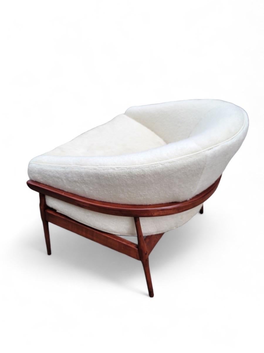 MCM Lawrence Peabody Style High & Low  Fauteuils-lits à dossier nouvellement rembourrés - Lot de 2 en vente 3