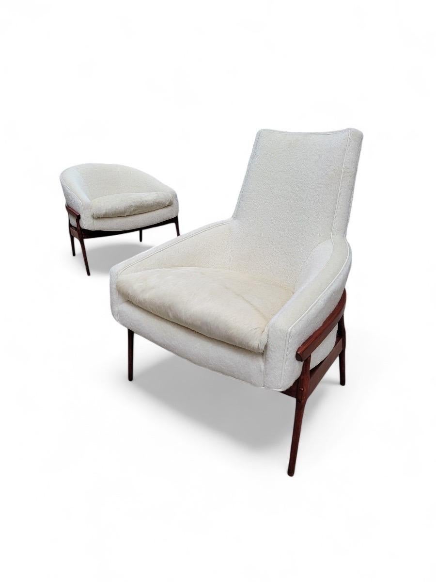 MCM Lawrence Peabody Style High & Low  Back Lounges Newly Upholstered- Set of 2 In Good Condition For Sale In Chicago, IL