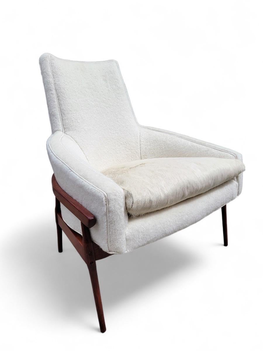 MCM Lawrence Peabody Style High & Low  Fauteuils-lits à dossier nouvellement rembourrés - Lot de 2 en vente 1