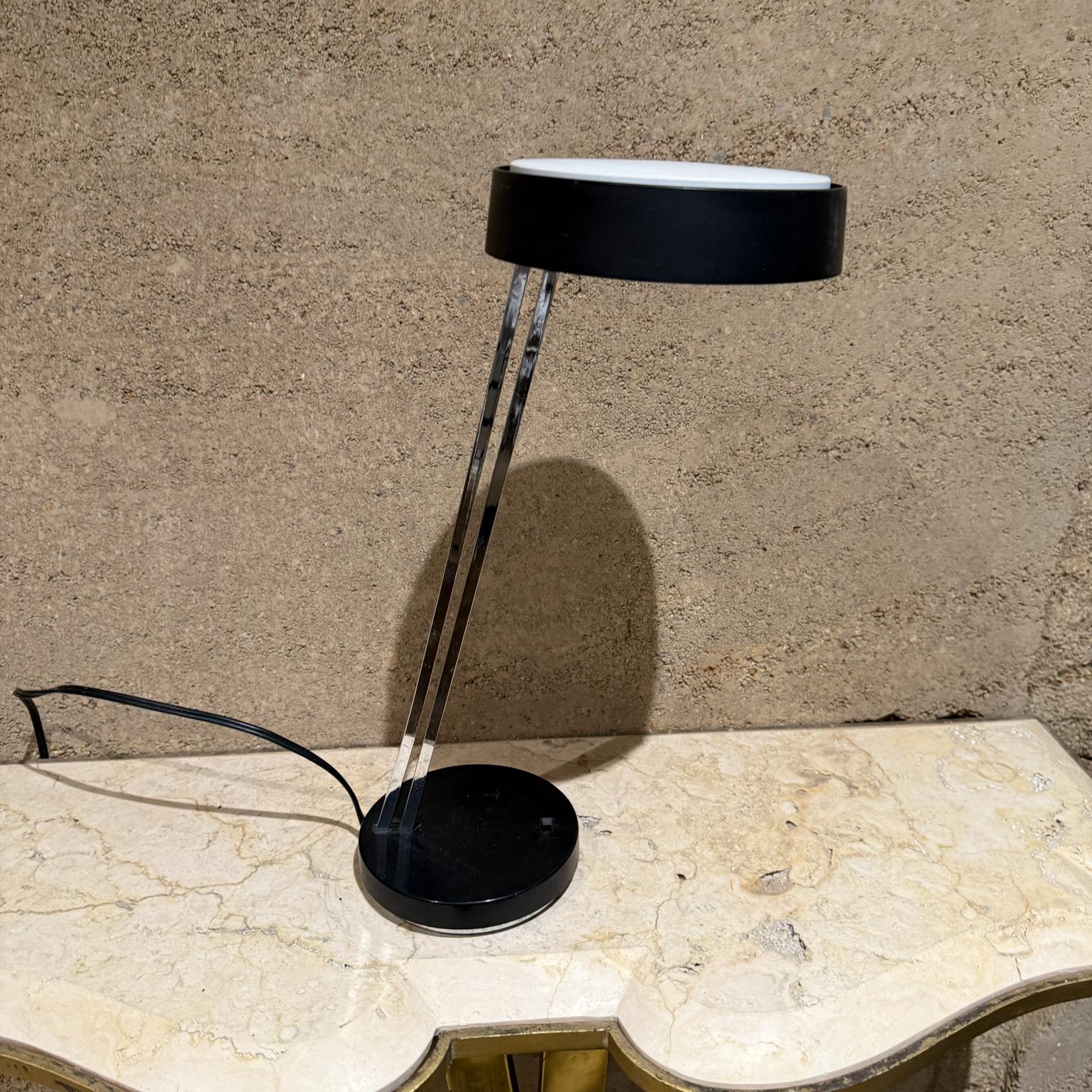 MCM Modernist Lightolier Adjustable Desk  Table Task Lamp For Sale 3