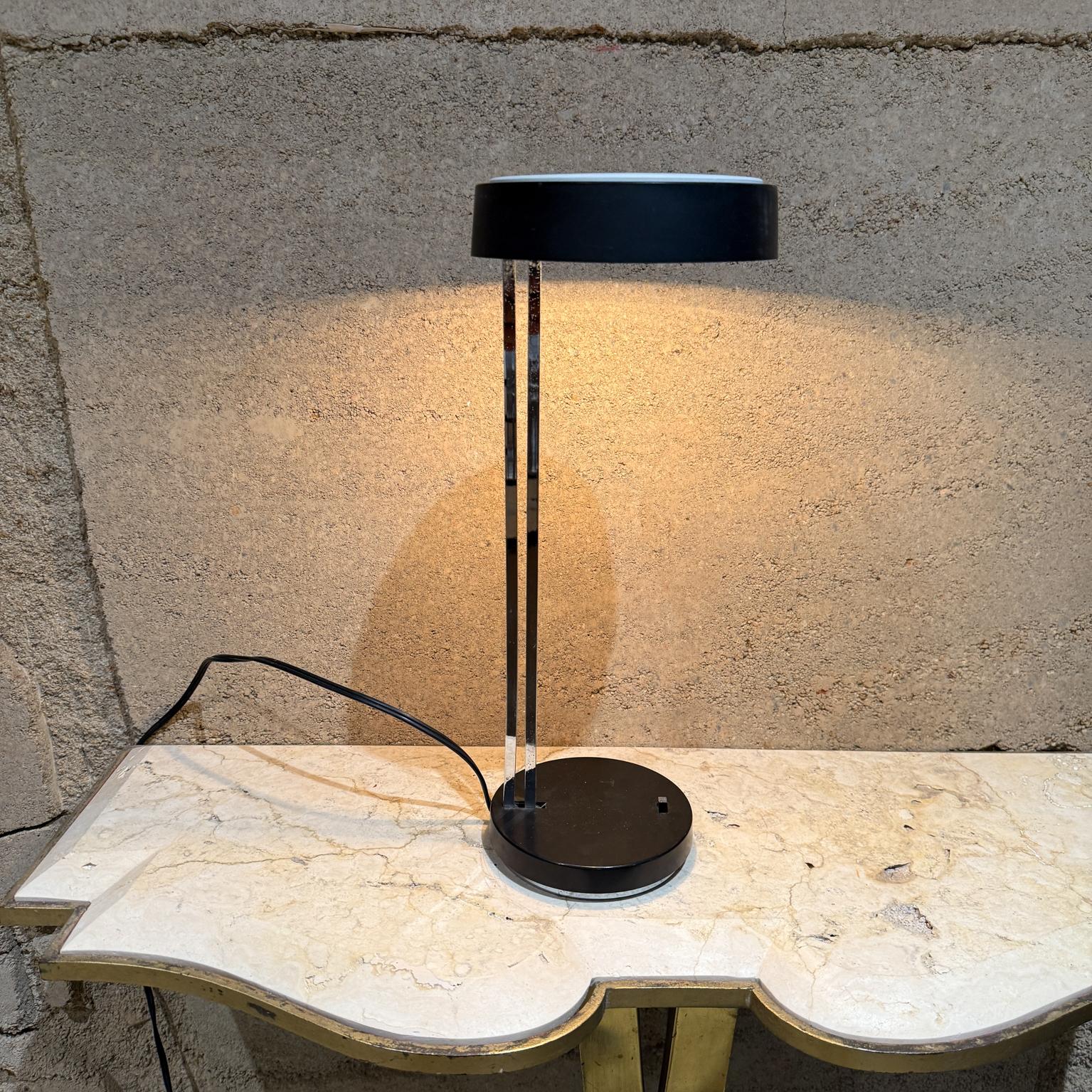 American MCM Modernist Lightolier Adjustable Desk  Table Task Lamp For Sale