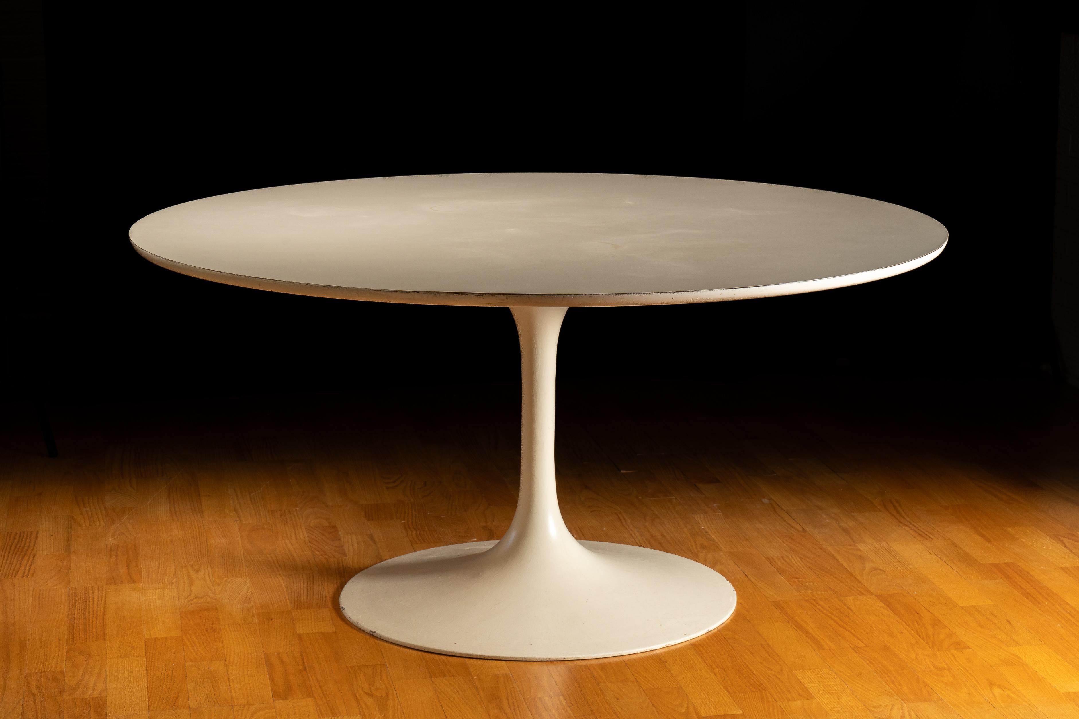 Mid-Century Modern Circular Dining Table – c. 1960s (Attributed to Knoll Inc., East Greenville, PA)

This striking circular Danish-style dining table dates to the 1960s and is stylistically attributed to Knoll Inc., the iconic American furniture