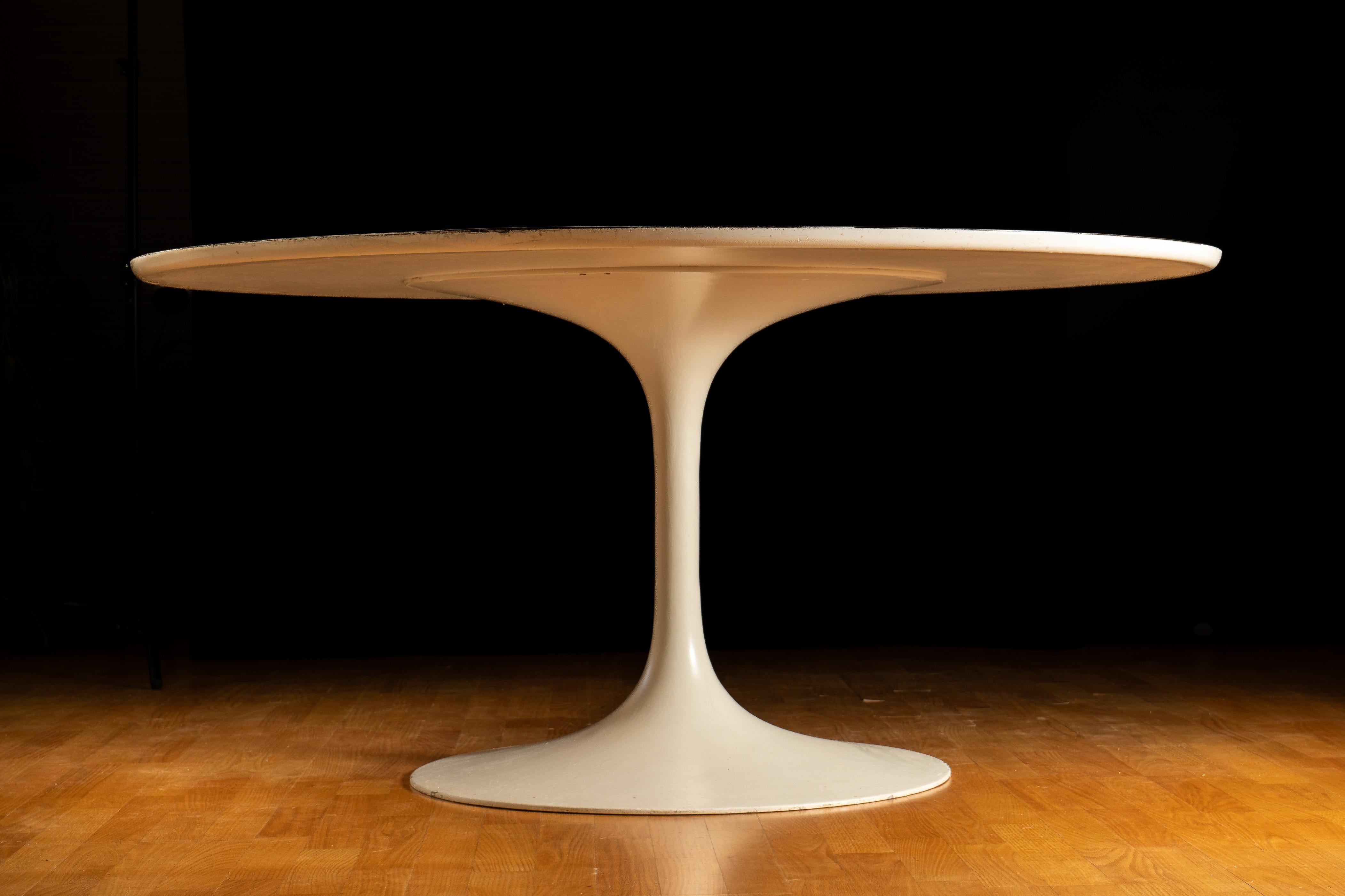 Mid-Century Modern MCM Lounge Height Saarinen Table by Knoll For Sale