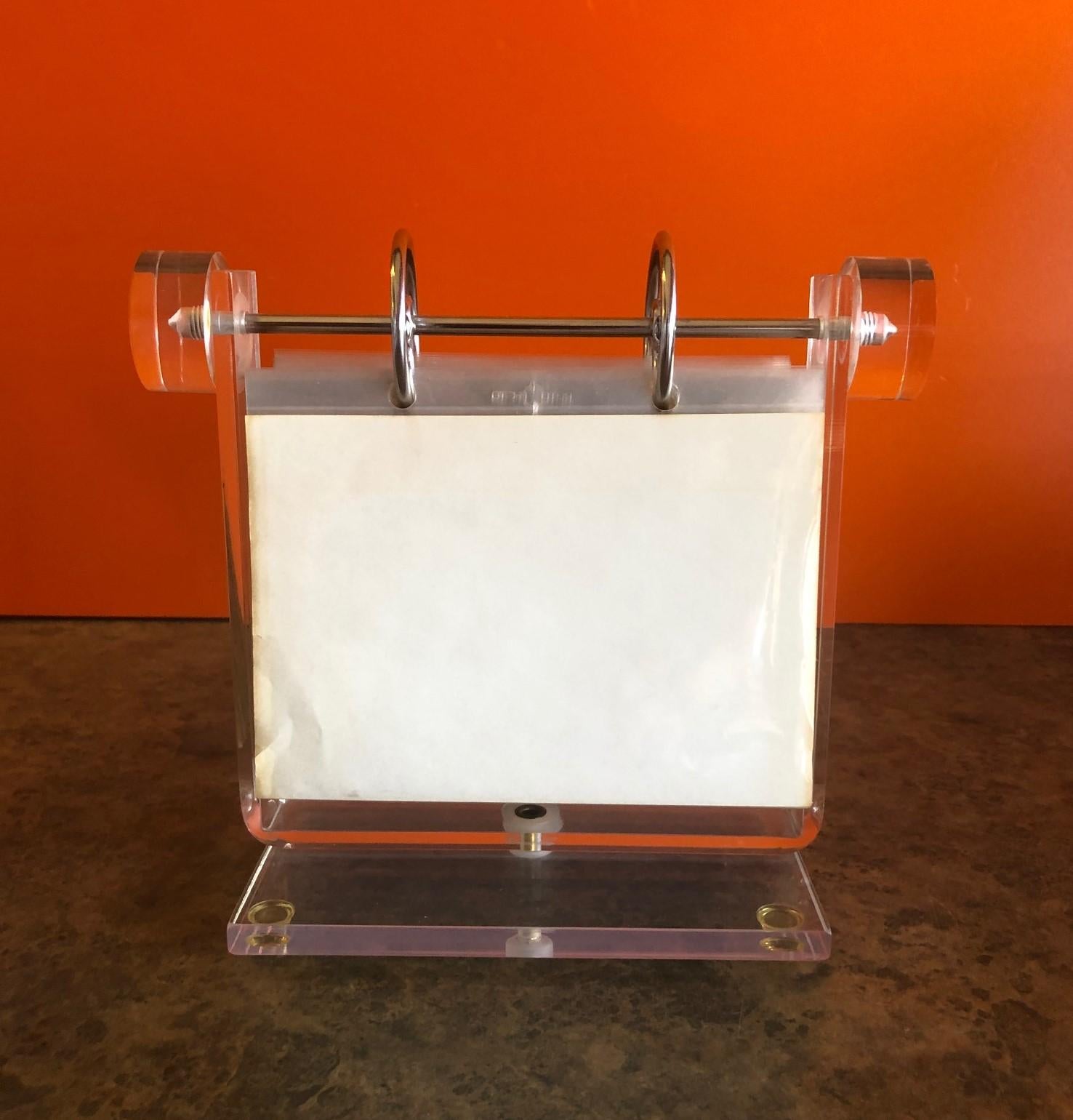 A very cool and hard to find MCM Lucite / acrylic clear photo display stand / rolodex frame with around 100 photo sleeves, circa 1970s. Would be a great personalized (can hold approximately 200 of your photographs) accent piece for any MCM room or