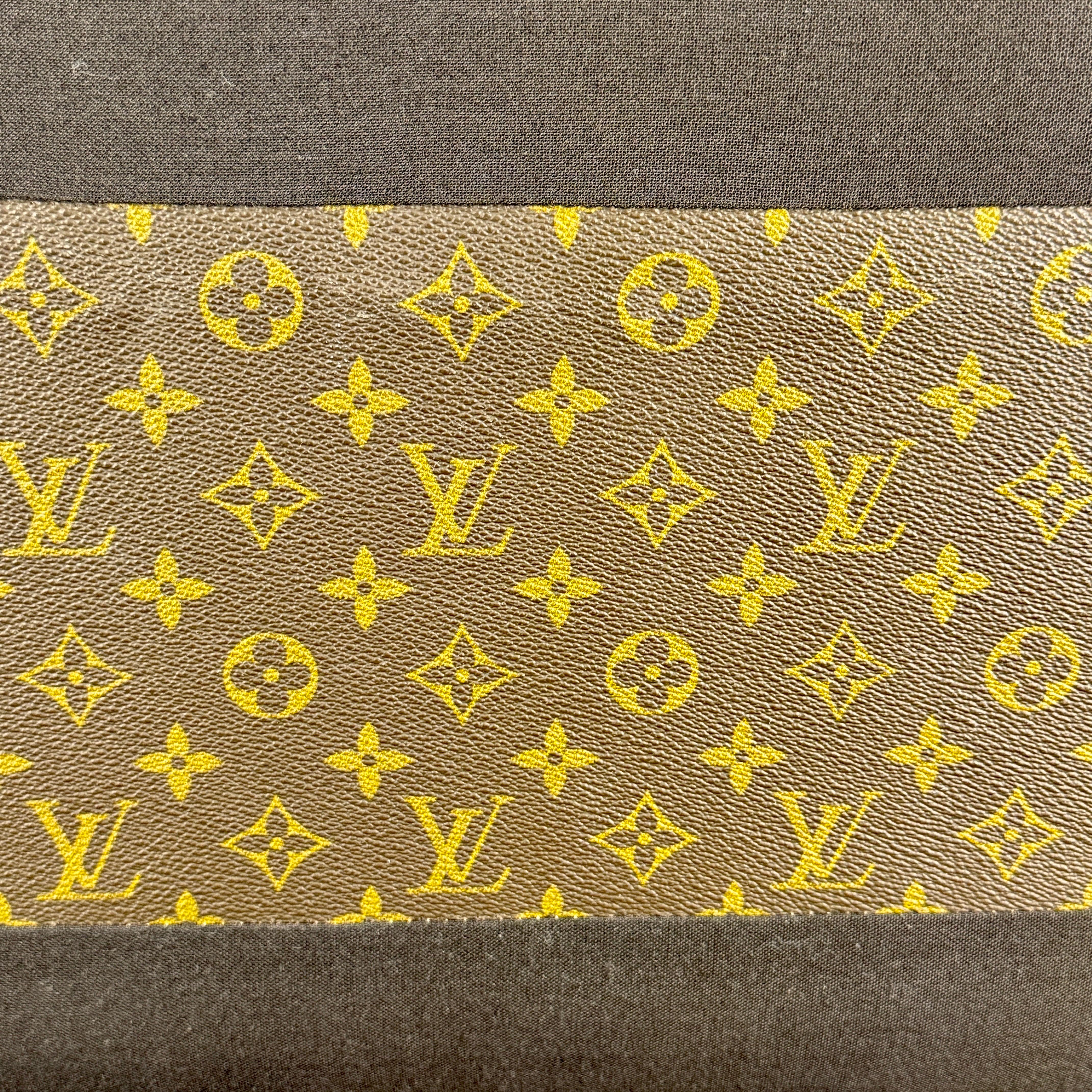 MCM Banc Tabouret Lucite tapissé de tissu Louis Vuitton Monogram en vente 2