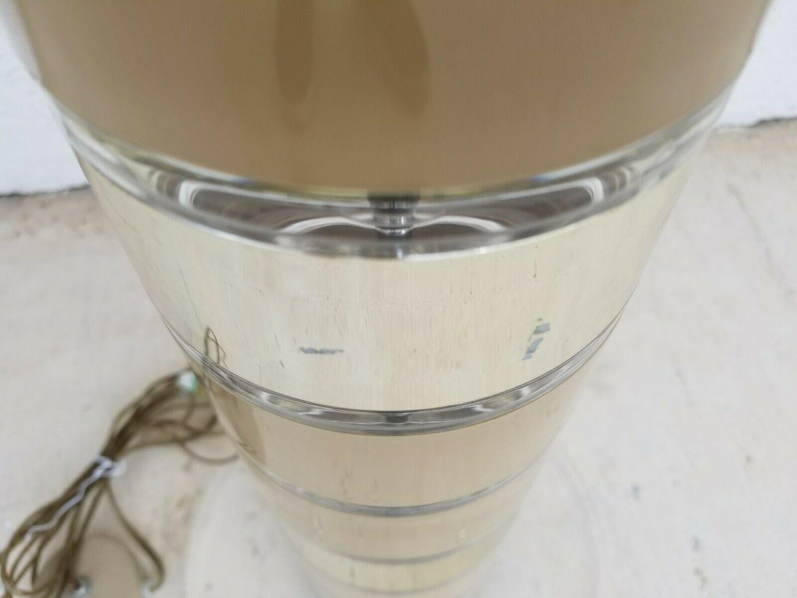 Mid-Century Modern Lampadaire torchère en lucite MCM par Optique en vente