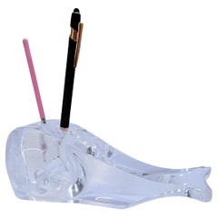 Escultura funcional vintage MCM Lucite Whale para escritorio o tocador de Ritts