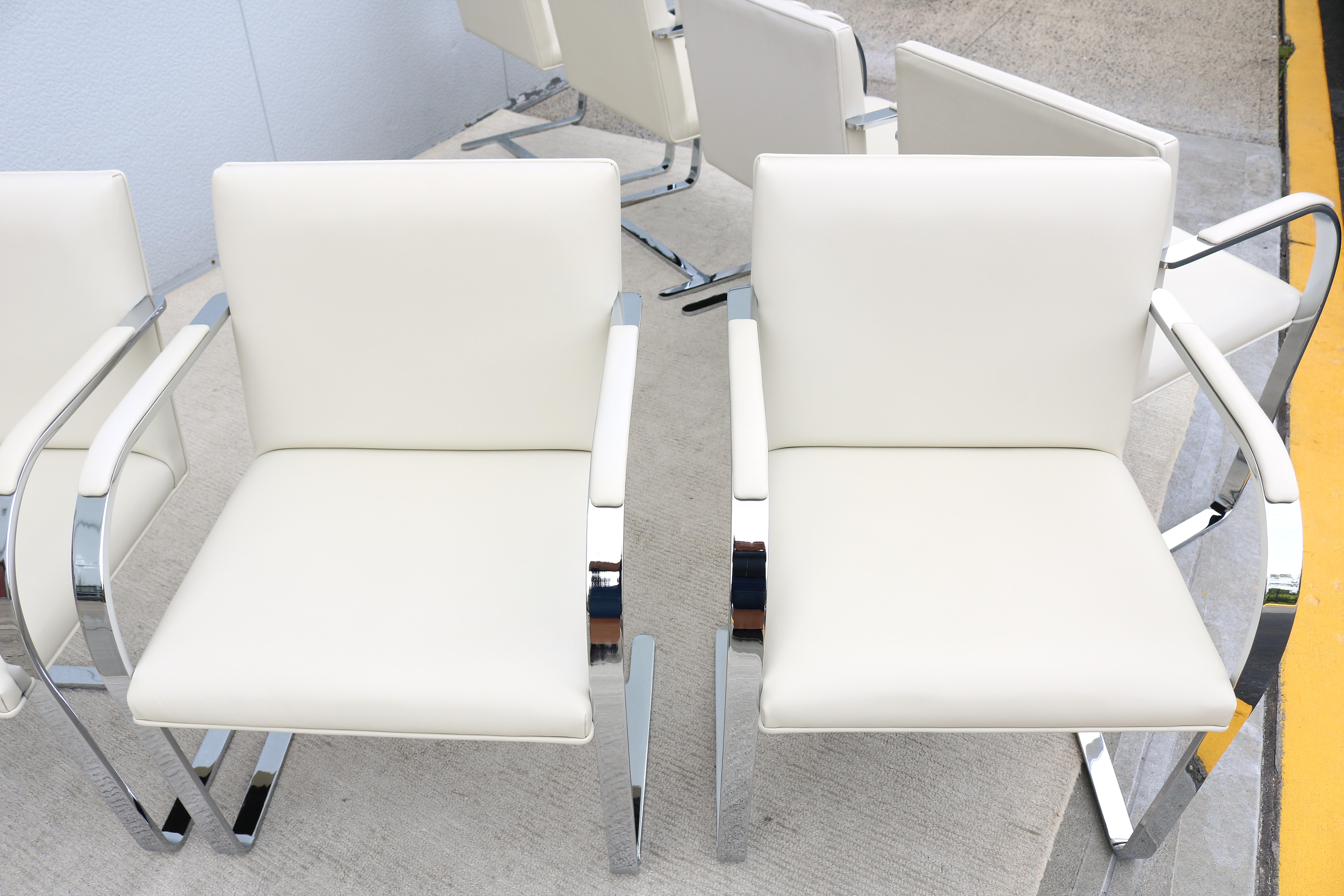 MCM Ludwig Mies van der Rohe Brno - Sedie da bar piatte in pelle di Gordon, set di 8 pezzi in vendita 6