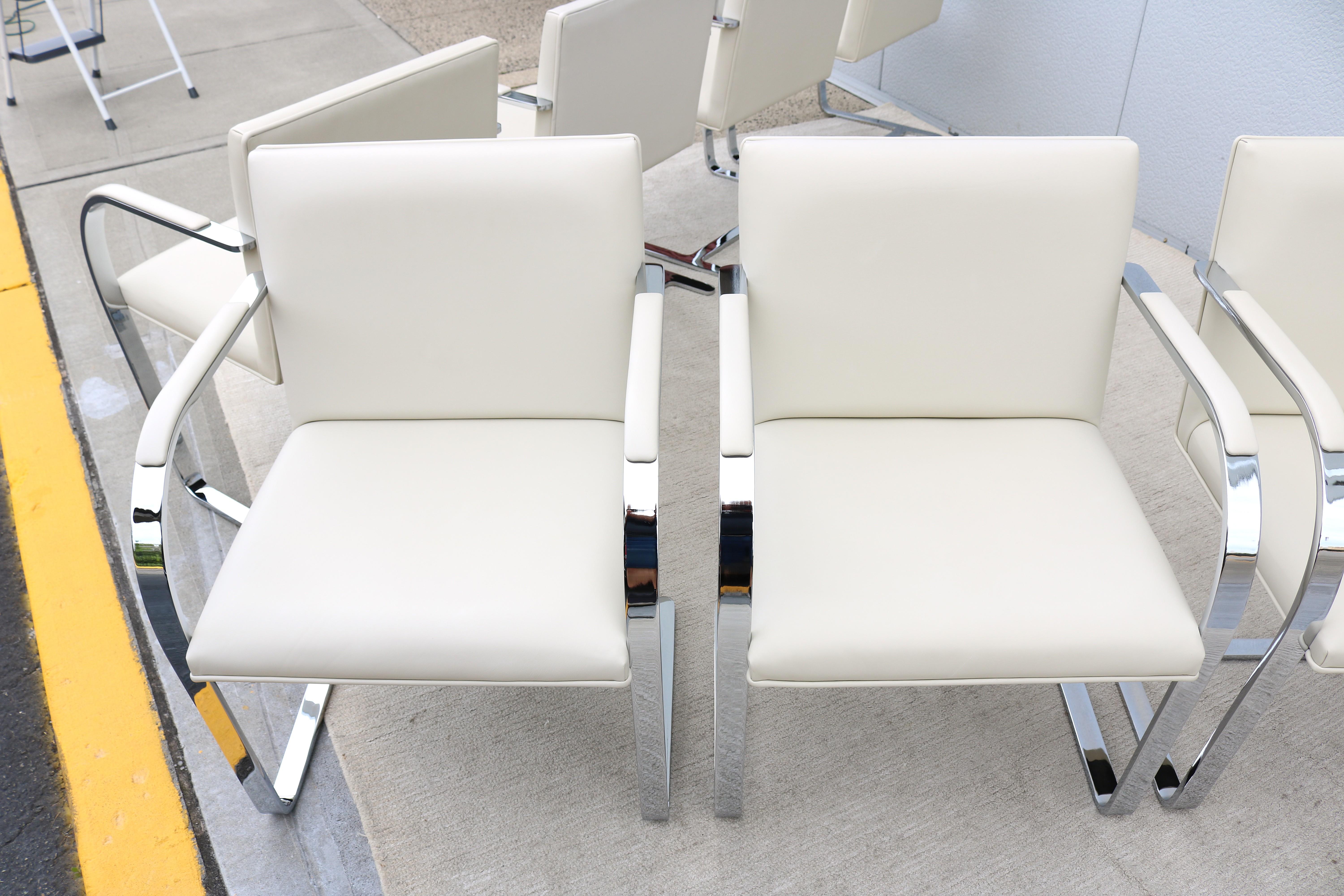 MCM Ludwig Mies van der Rohe Brno - Sedie da bar piatte in pelle di Gordon, set di 8 pezzi in vendita 7