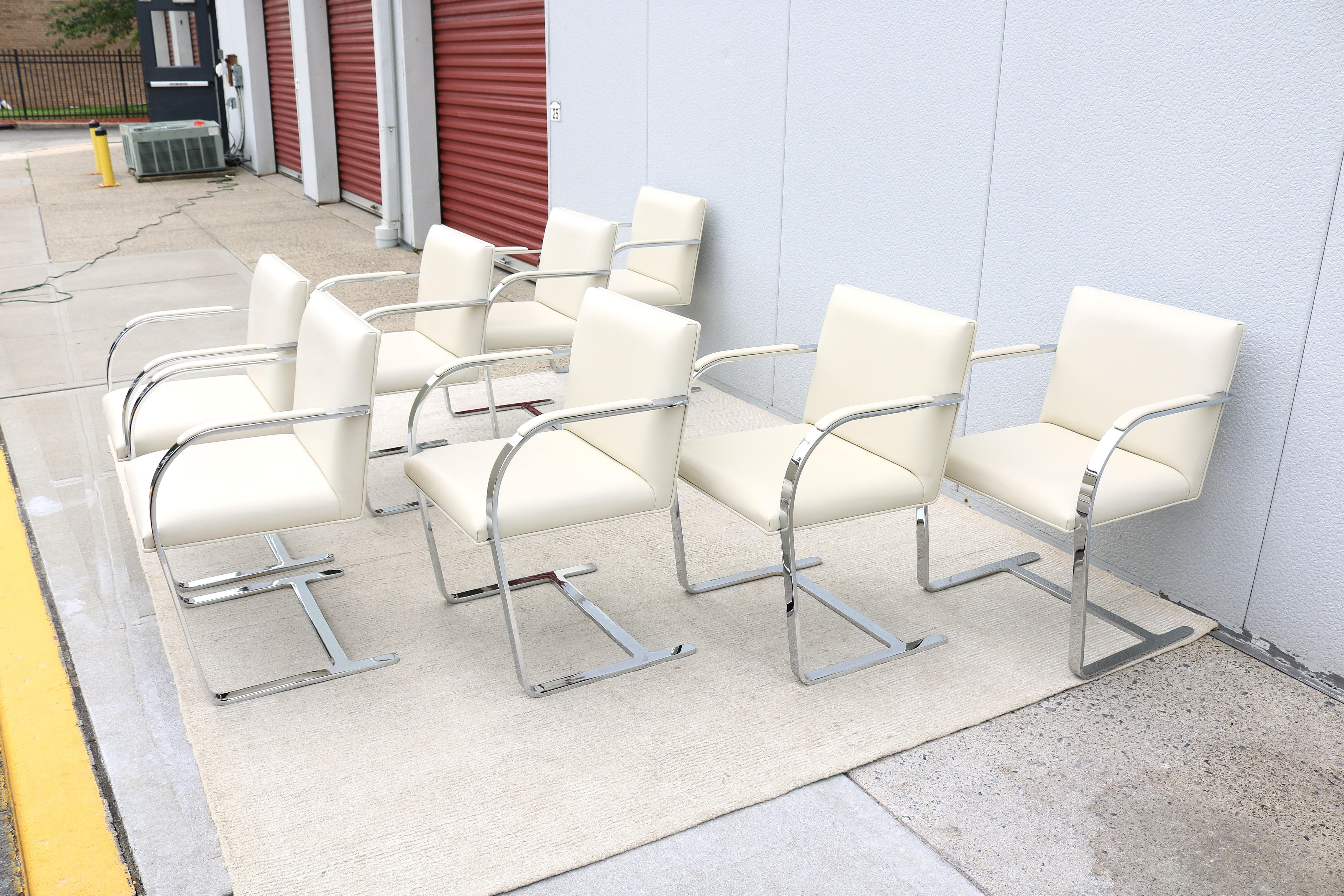 Mid-Century moderno MCM Ludwig Mies van der Rohe Brno - Sedie da bar piatte in pelle di Gordon, set di 8 pezzi in vendita