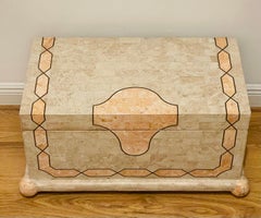 MCM Maitland Smith Truhenkommode aus Marmor mit Quasten