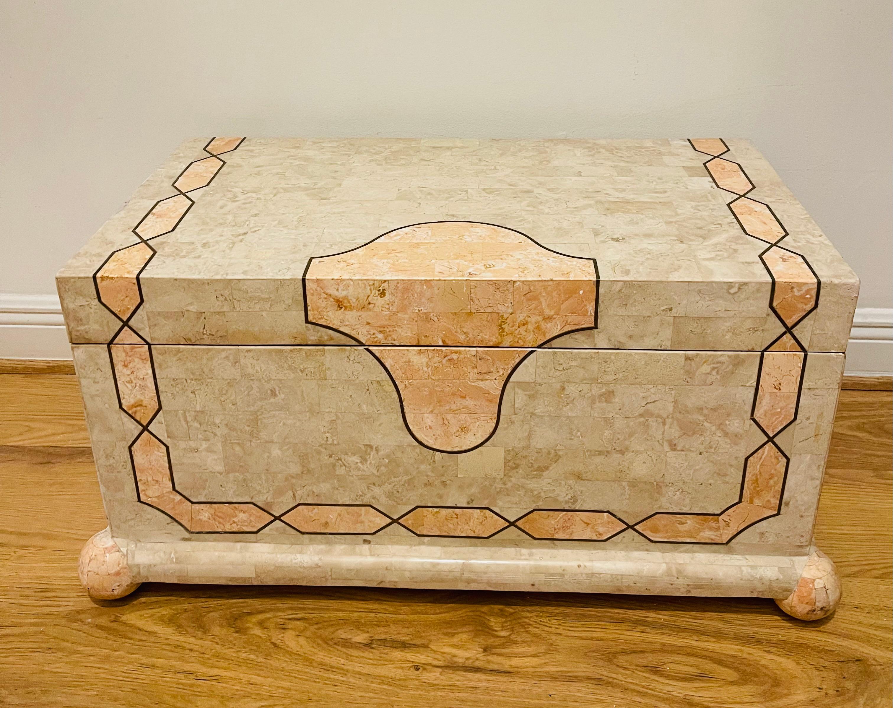 Mid-Century moderno Commode a baule in marmo con nappe di MCM Maitland Smith in vendita