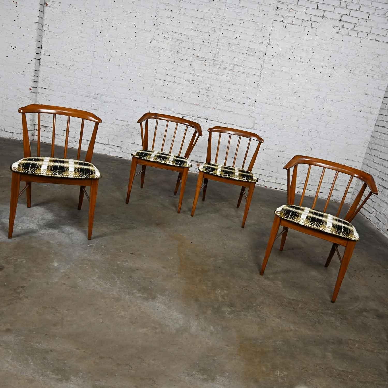 American MCM Maple Spindle Barrel Back Dining Chairs 2 Side 2 Arm Attr Statesville Chair 